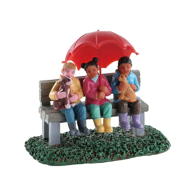 lemax-rainy-day-with-friends-figurine-miniature-jour-de-pluie image 1