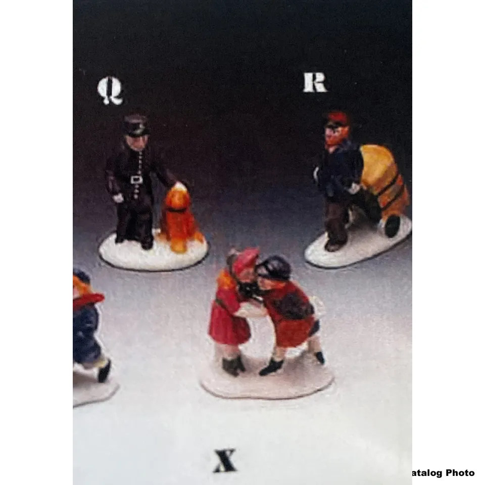lemax-porter-figurine-miniature-artisanale-porteur-de-bagages image 1