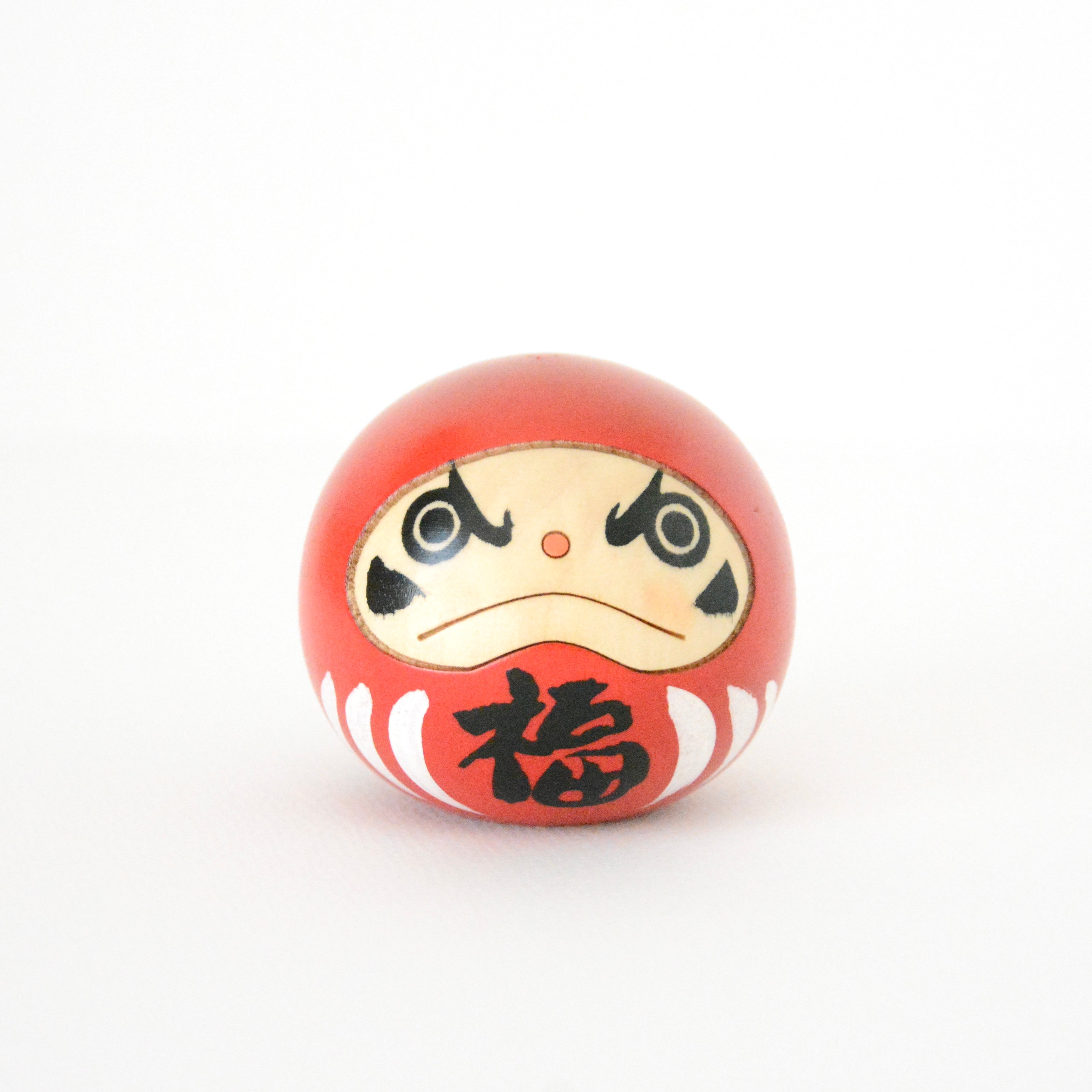 usaburo-kokeshi-kofuku-daruma-rouge-porte-bonheur-culbuto-50-mm image 1
