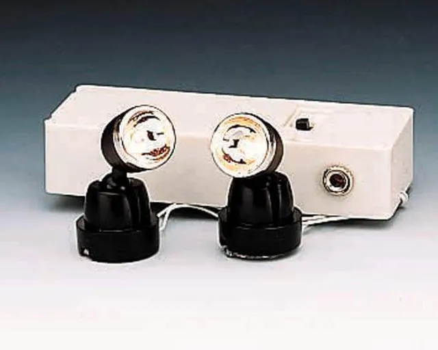 lemax-spot-light-set-de-2-clairage-pour-village-miniature image 1