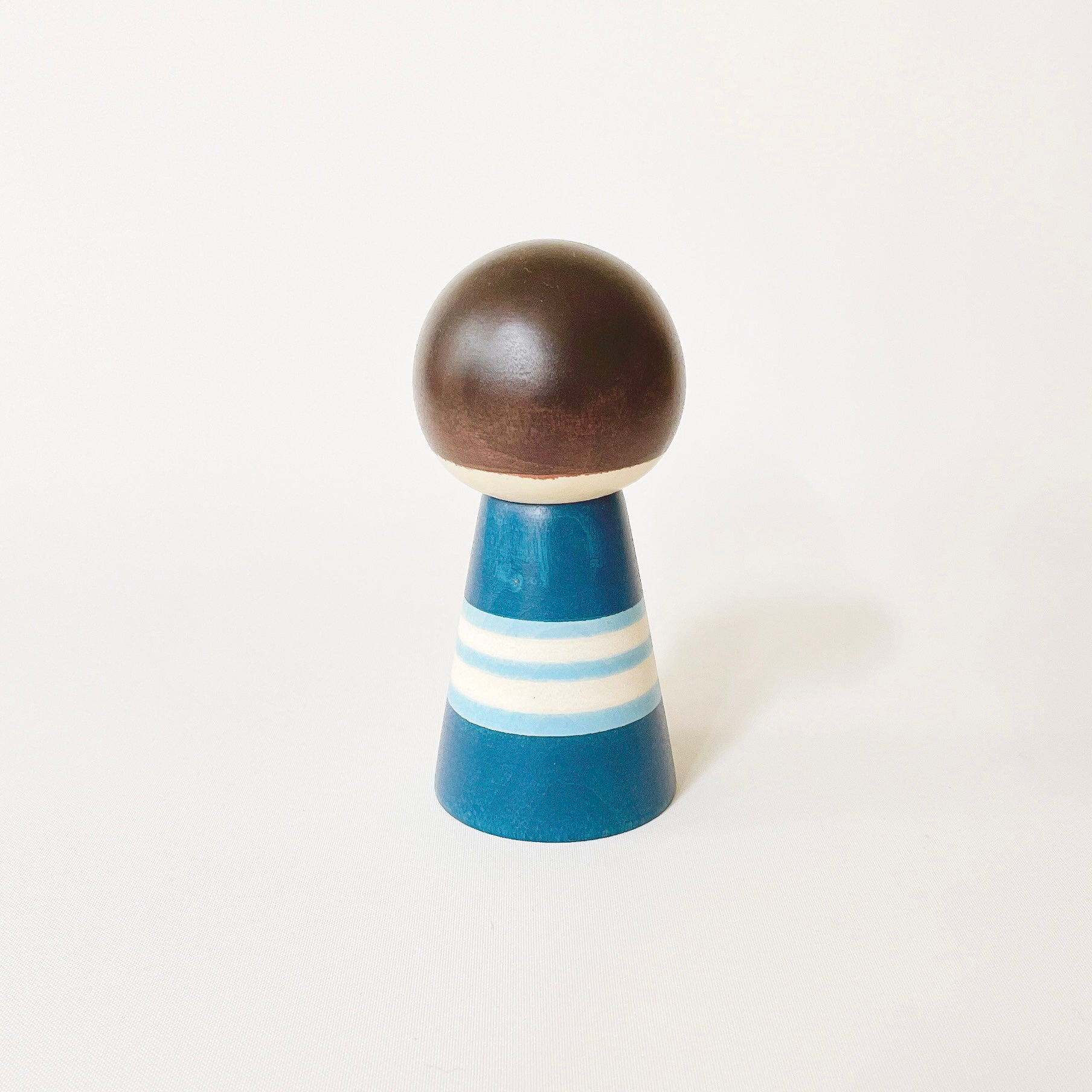usaburo-kokeshi-n-n-grand-fr-re-figurine-kokeshi-artisanale-11-5-cm-bleue image 3