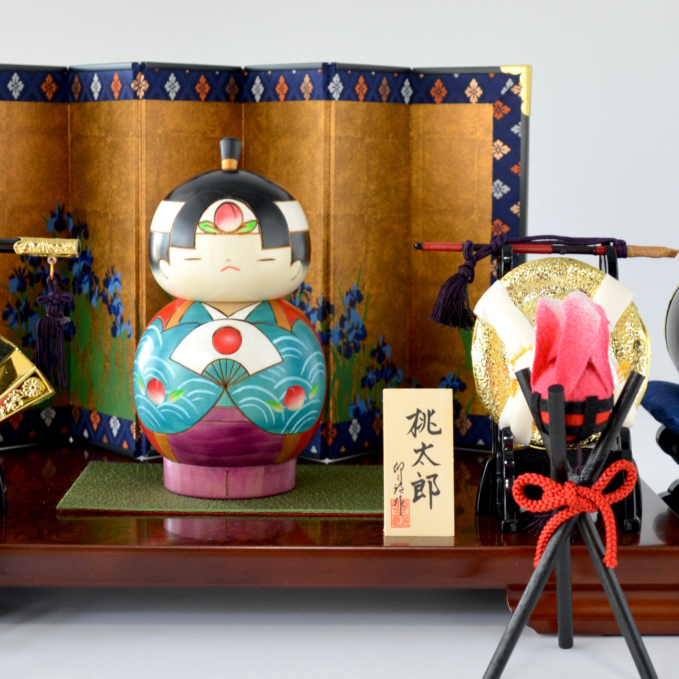 usaburo-kokeshi-momotar-l-set-complet-figurine-miniature-artisanale-145-mm image 2