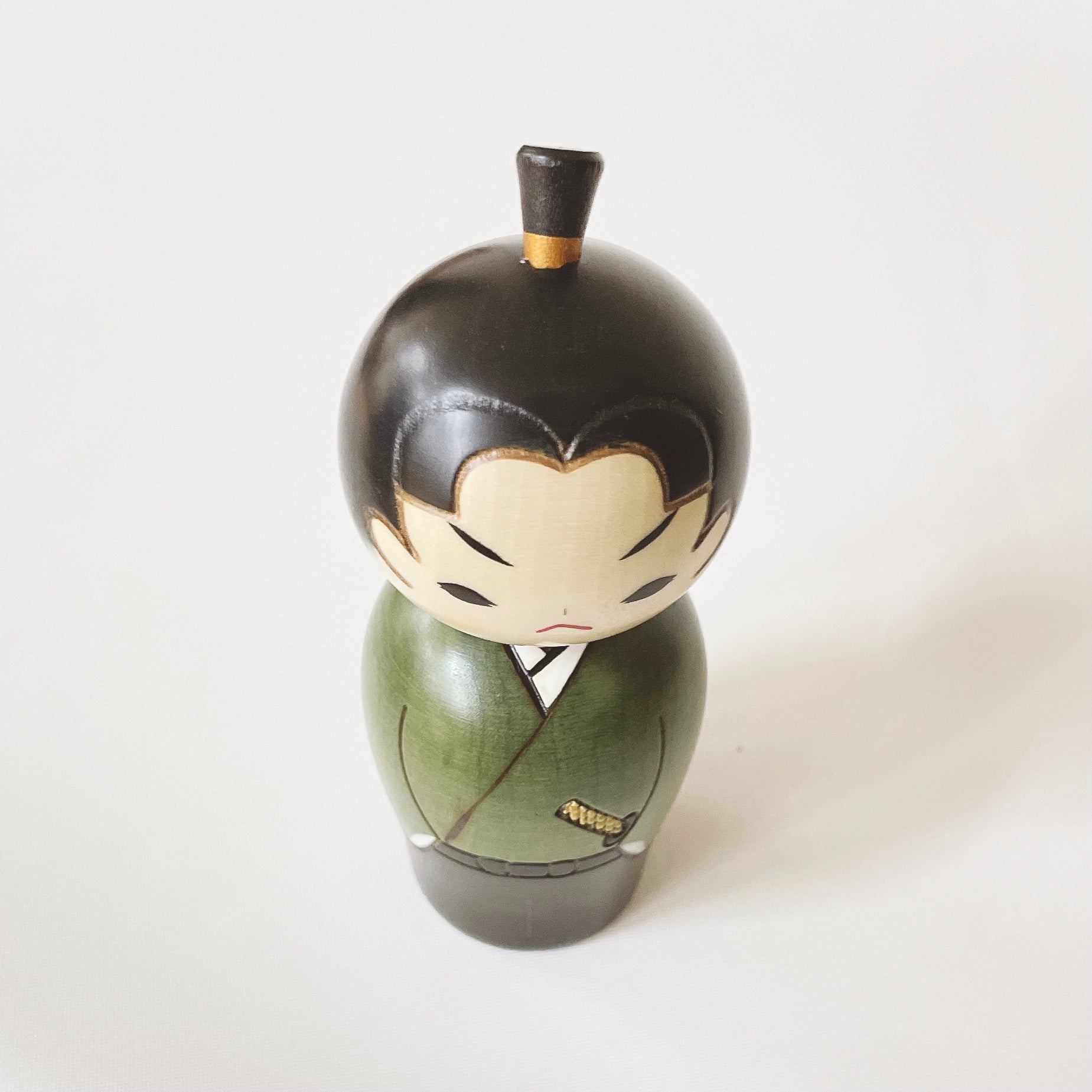 usaburo-kokeshi-waka-samurai-poup-e-jeune-samoura-14-5-cm image 5