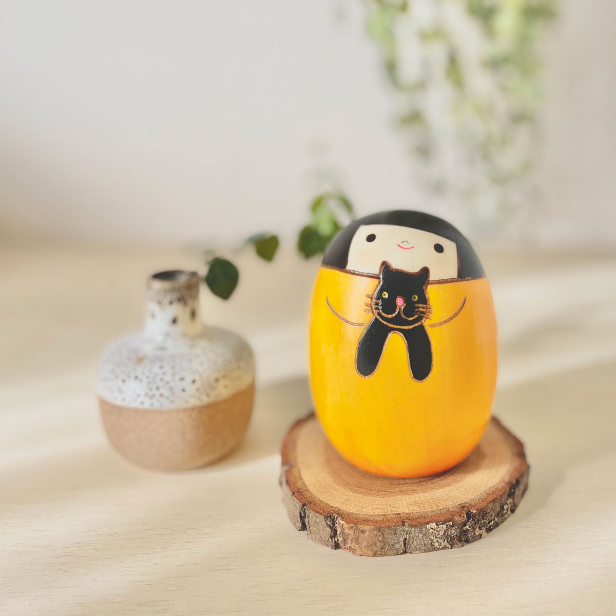 usaburo-kokeshi-neko-no-kuro-chat-noir-figurine-artisanale-9-cm image 5