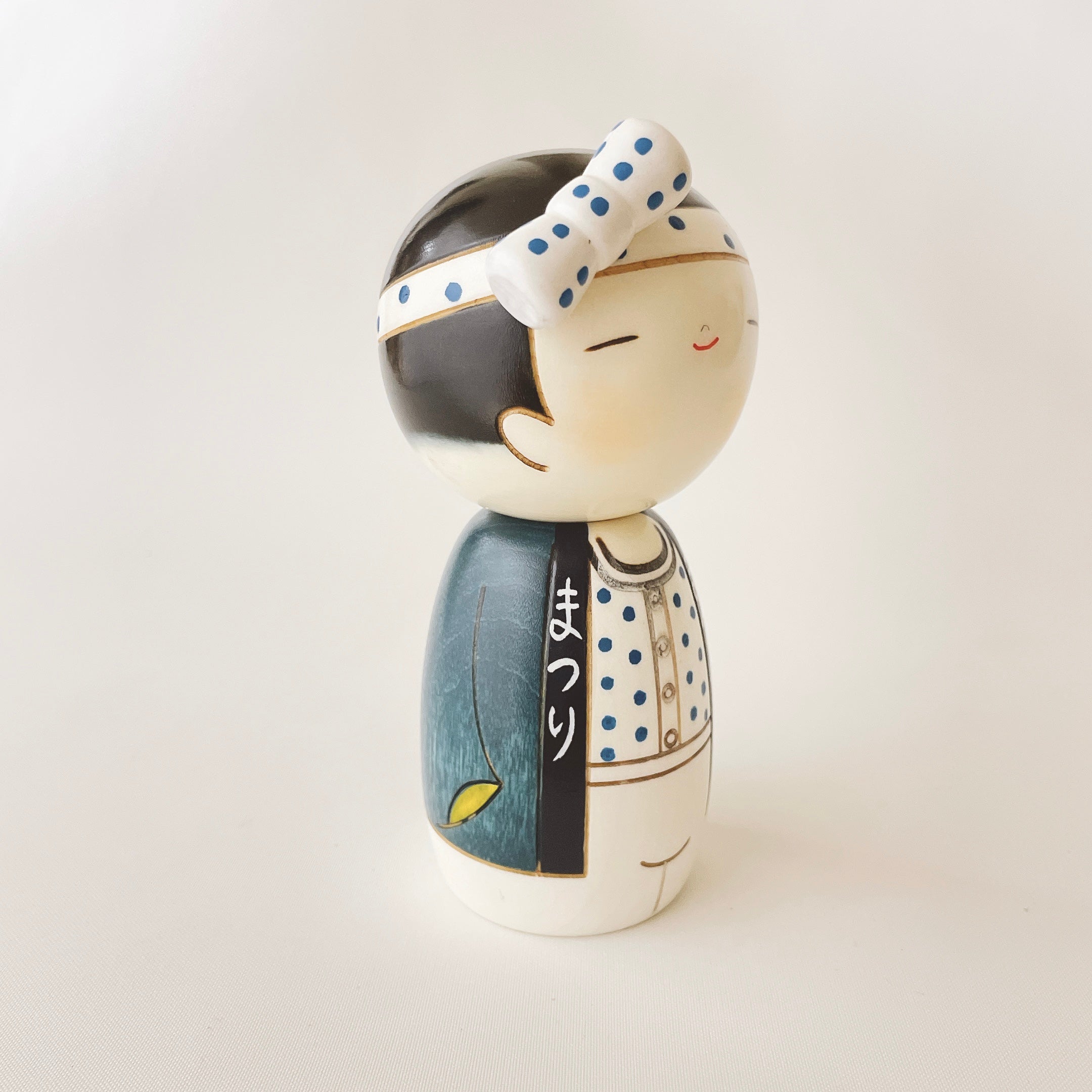 usaburo-kokeshi-wasshoi-boy-f-te-d-t-figurine-artisanale image 4
