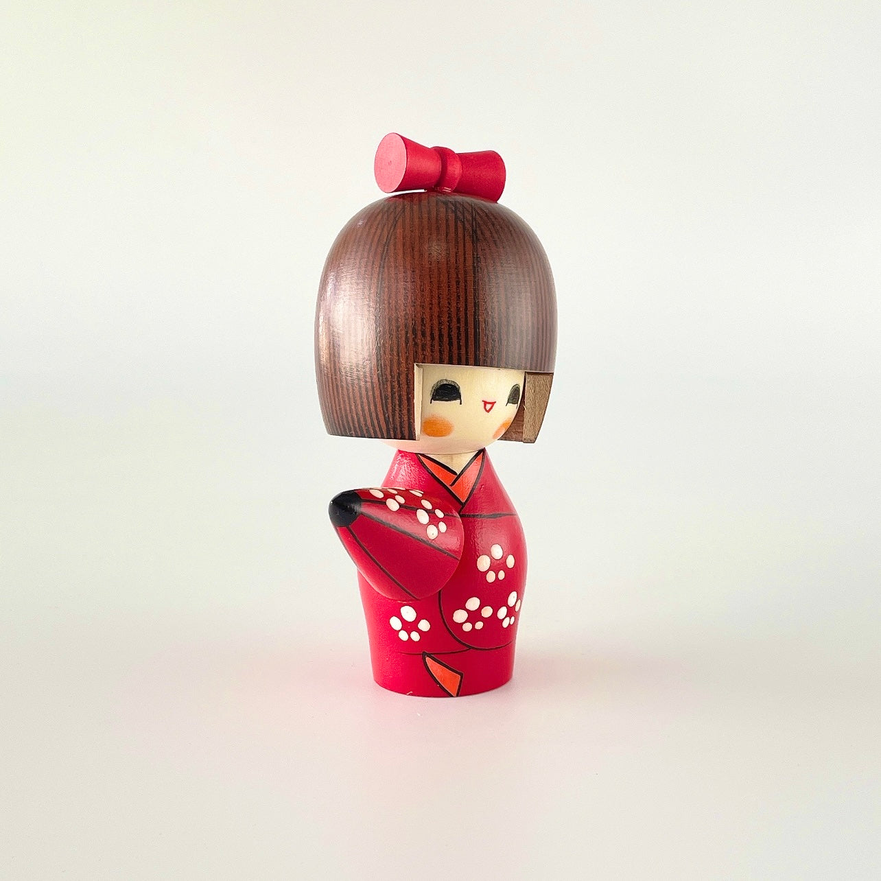usaburo-kokeshi-ama-yadori-figurine-attente-de-la-pluie-140-mm image 4