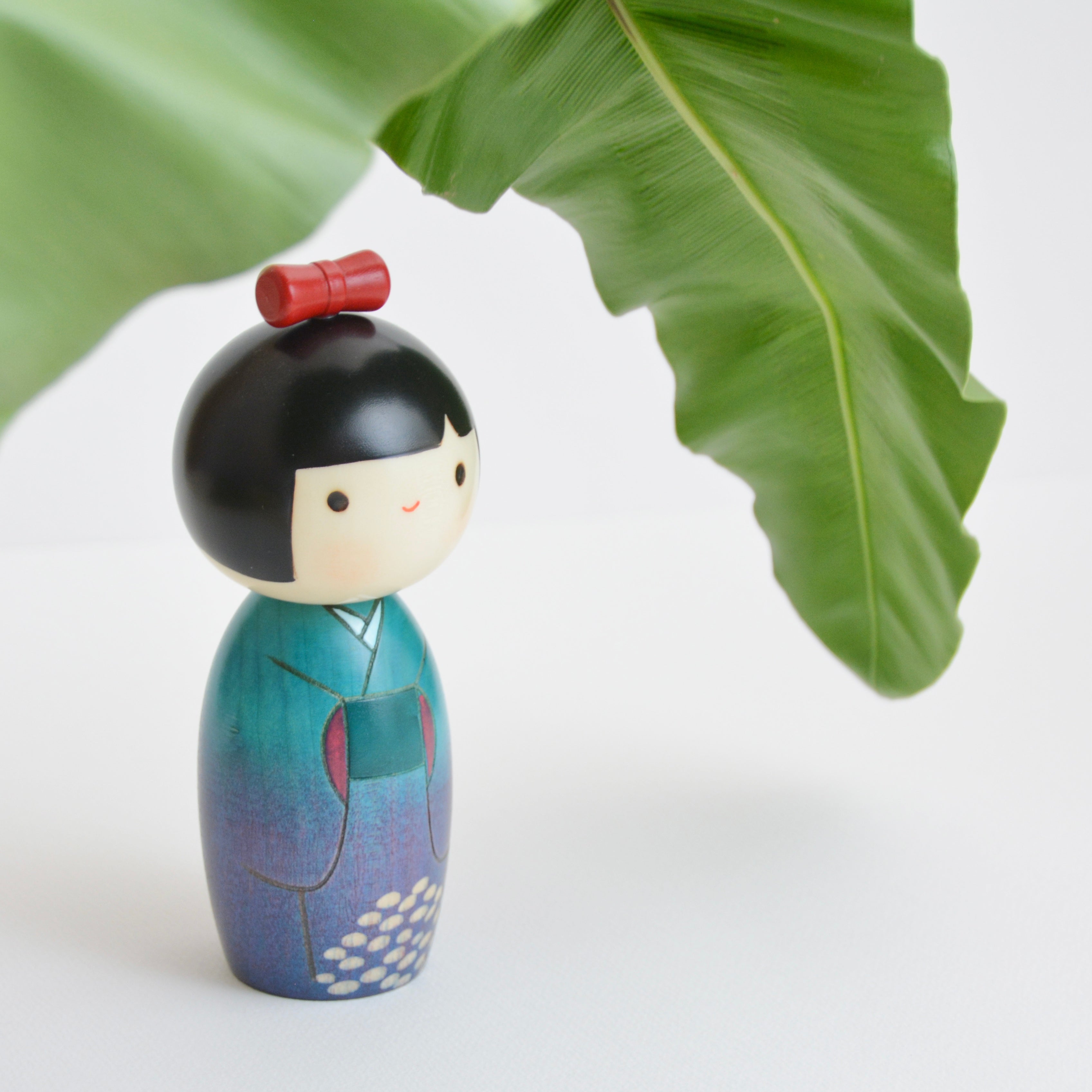 usaburo-kokeshi-ajisai-warabe-hydrangea-kokeshi-13-cm image 6