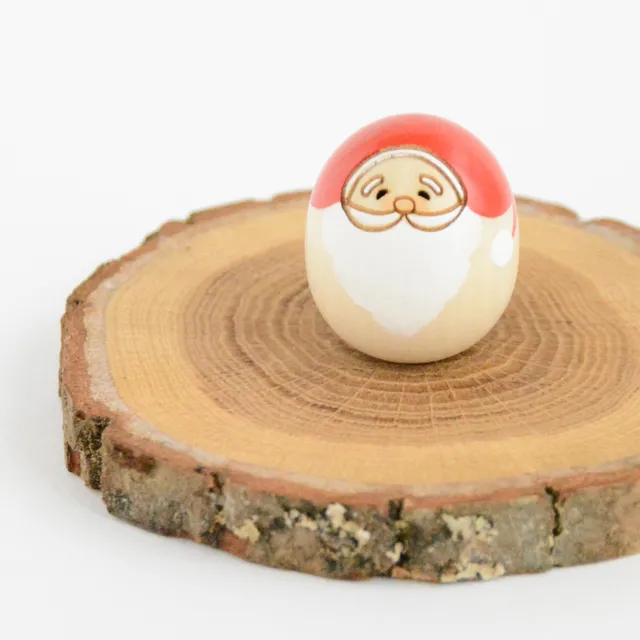 usaburo-kokeshi-mini-santa-uf-ss-figurine-artisanale-35-mm-rouge image 1