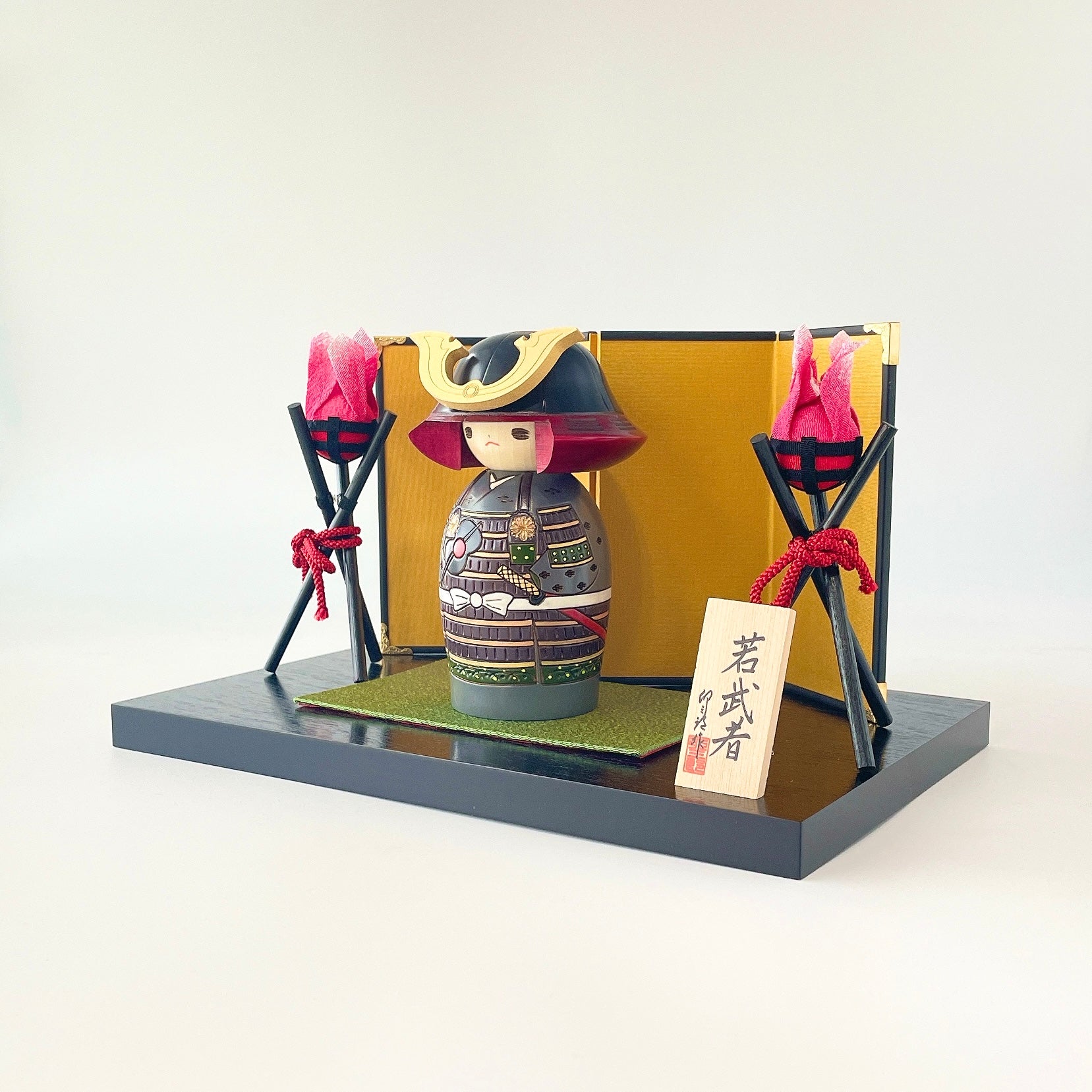 usaburo-kokeshi-waka-musha-young-samurai-bonfire-set-figurine-kokeshi-artisanale image 3