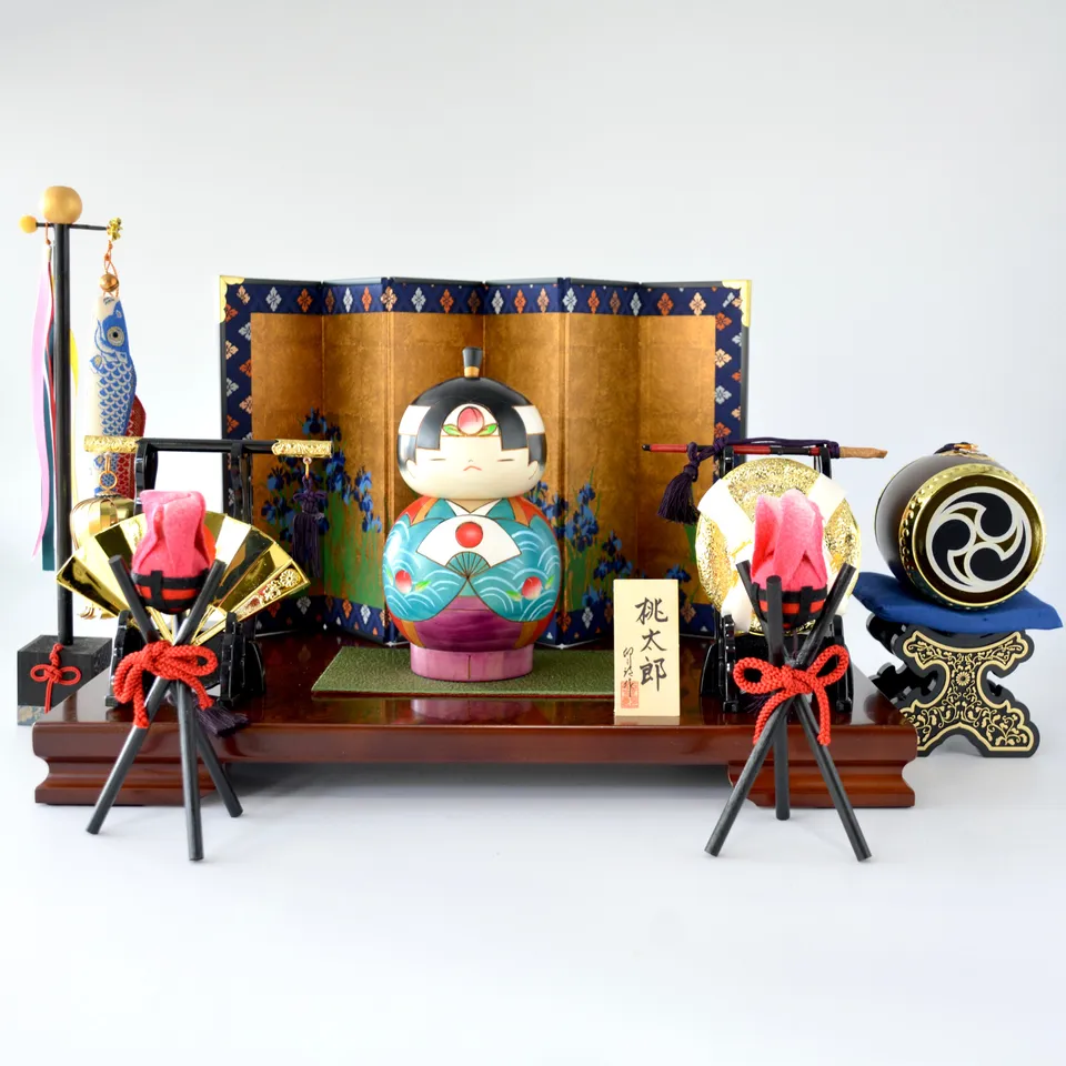 usaburo-kokeshi-momotar-l-set-complet-figurine-miniature-artisanale-145-mm image 1