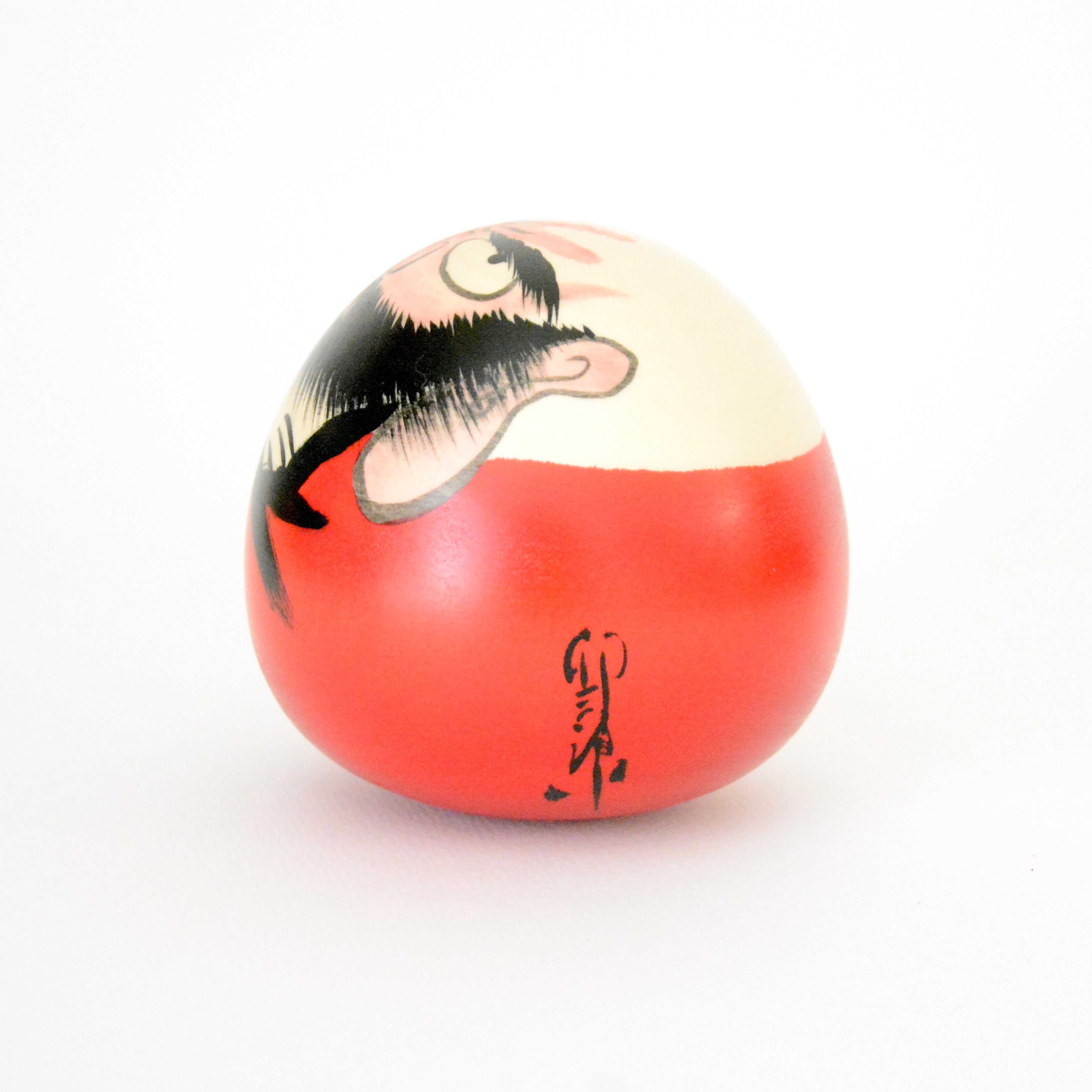 usaburo-kokeshi-koro-koro-daruma-rouge-figurine-porte-bonheur-90-mm image 3
