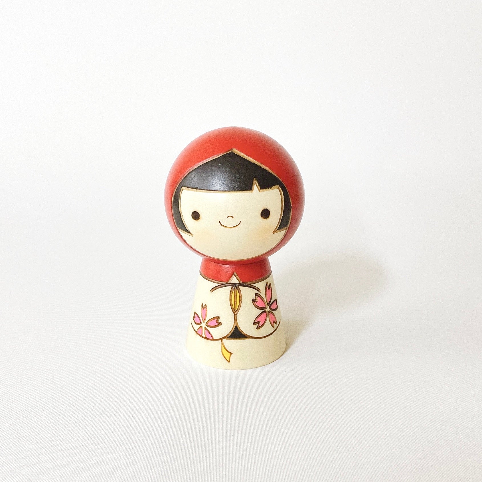 usaburo-kokeshi-zukin-komachi-mini-kokeshi-chaperon-rouge-8-5-cm image 1
