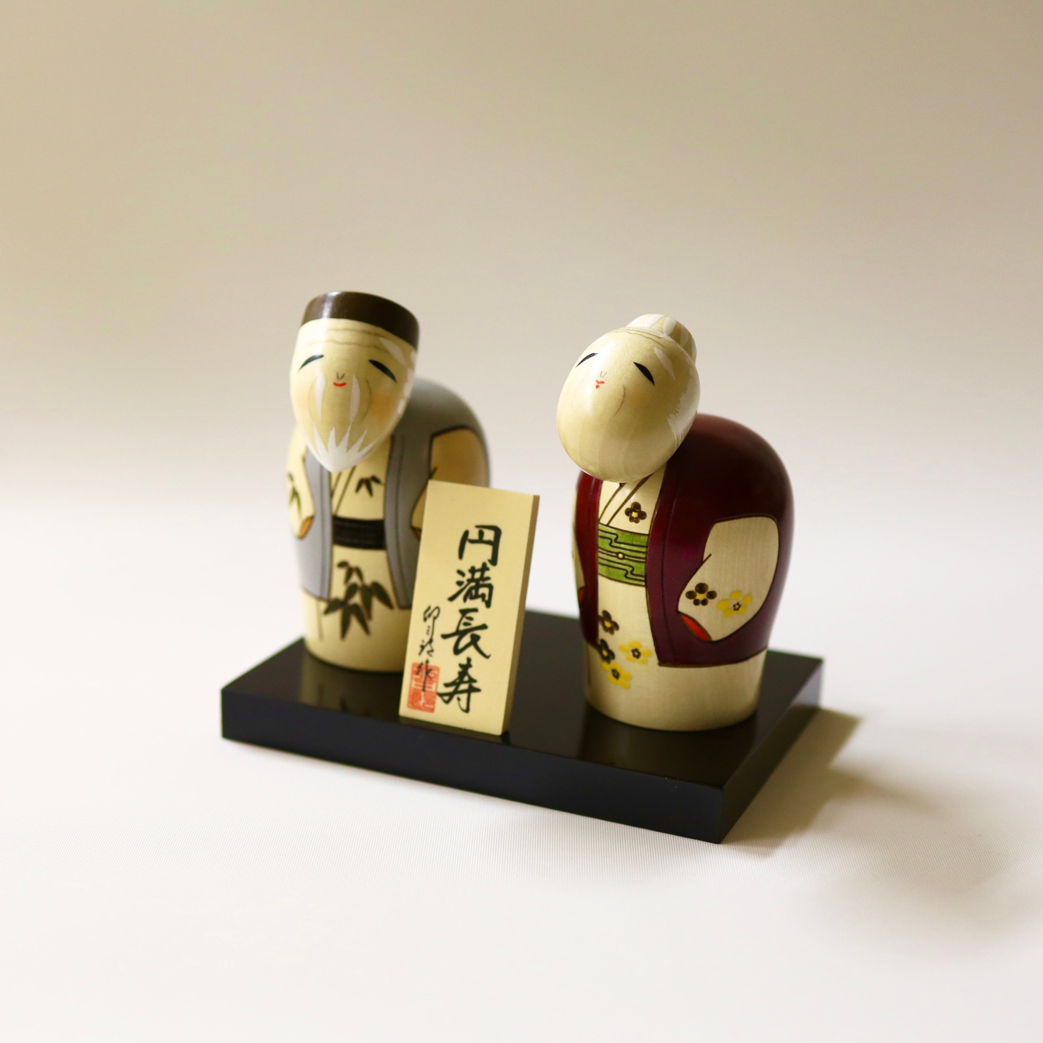 usaburo-kokeshi-enman-choju-long-vit-duo-50-x-78-x-110-mm-avec-socle image 2