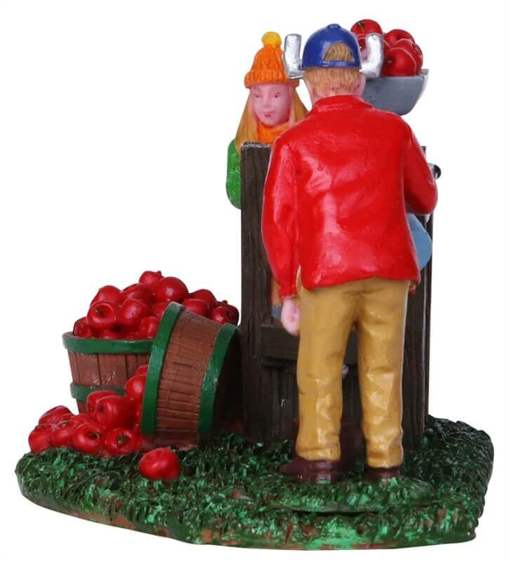 lemax-cider-pressing-dad-figurine-miniature-artisanale-de-collection image 4