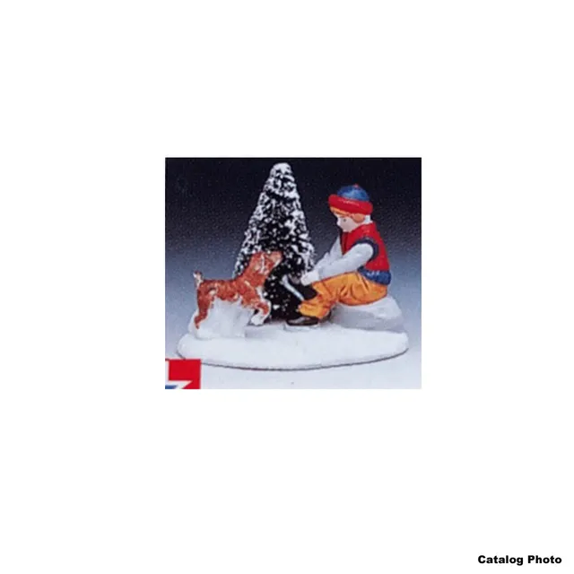 lemax-putting-on-skates-figurine-miniature-de-collection image 1
