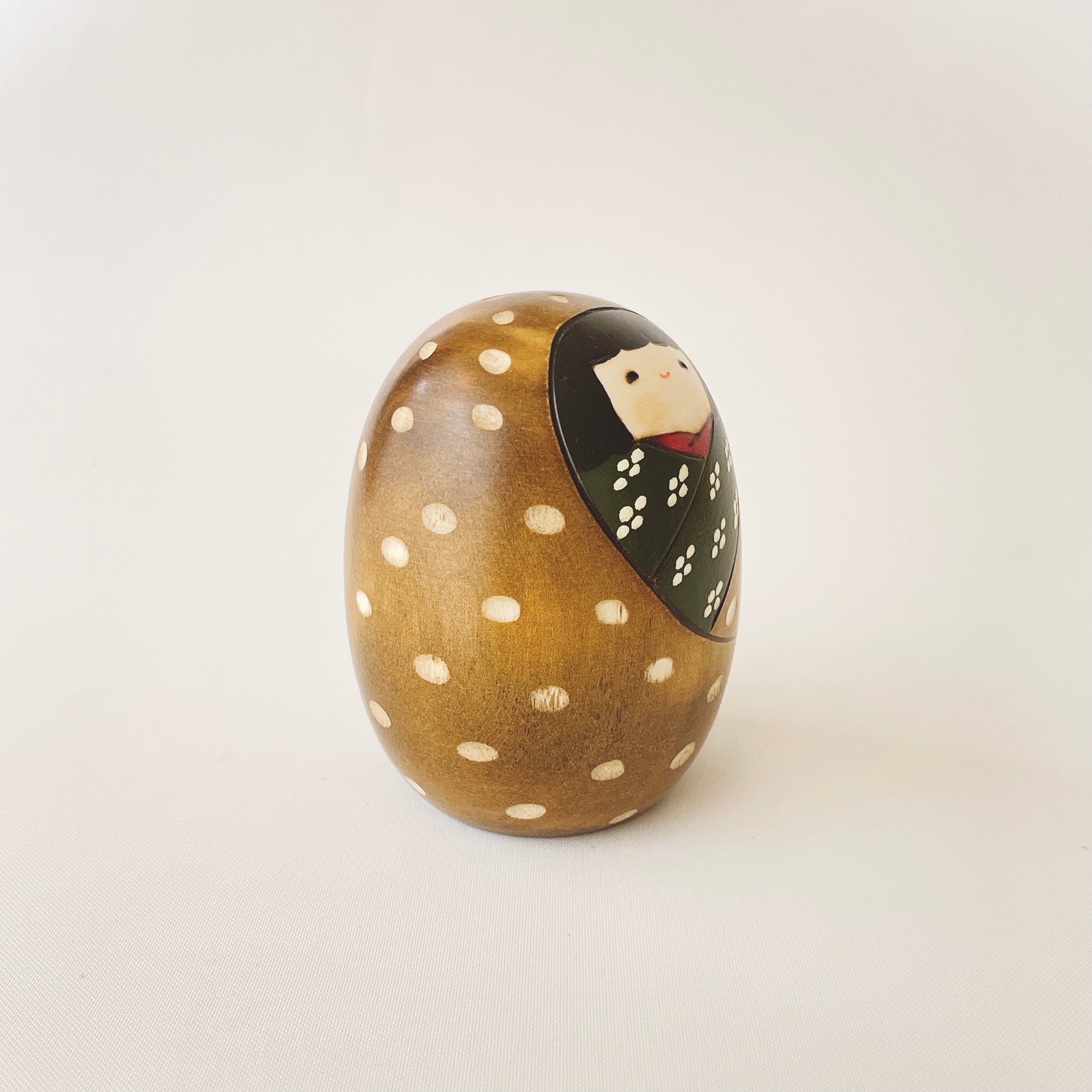 usaburo-kokeshi-fuyu-hiver-figurine-artisanale-classique image 4