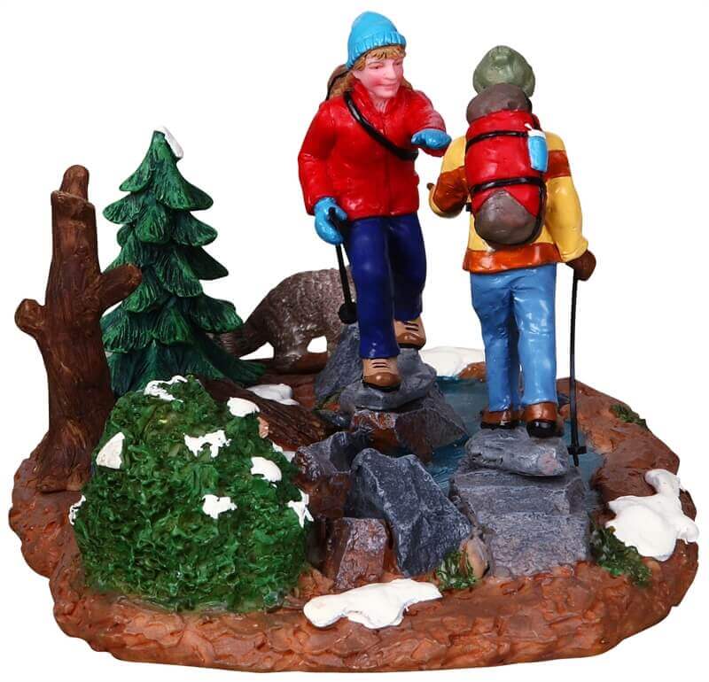 lemax-woodland-trekking-figurine-miniature-randonneurs-for-t image 2