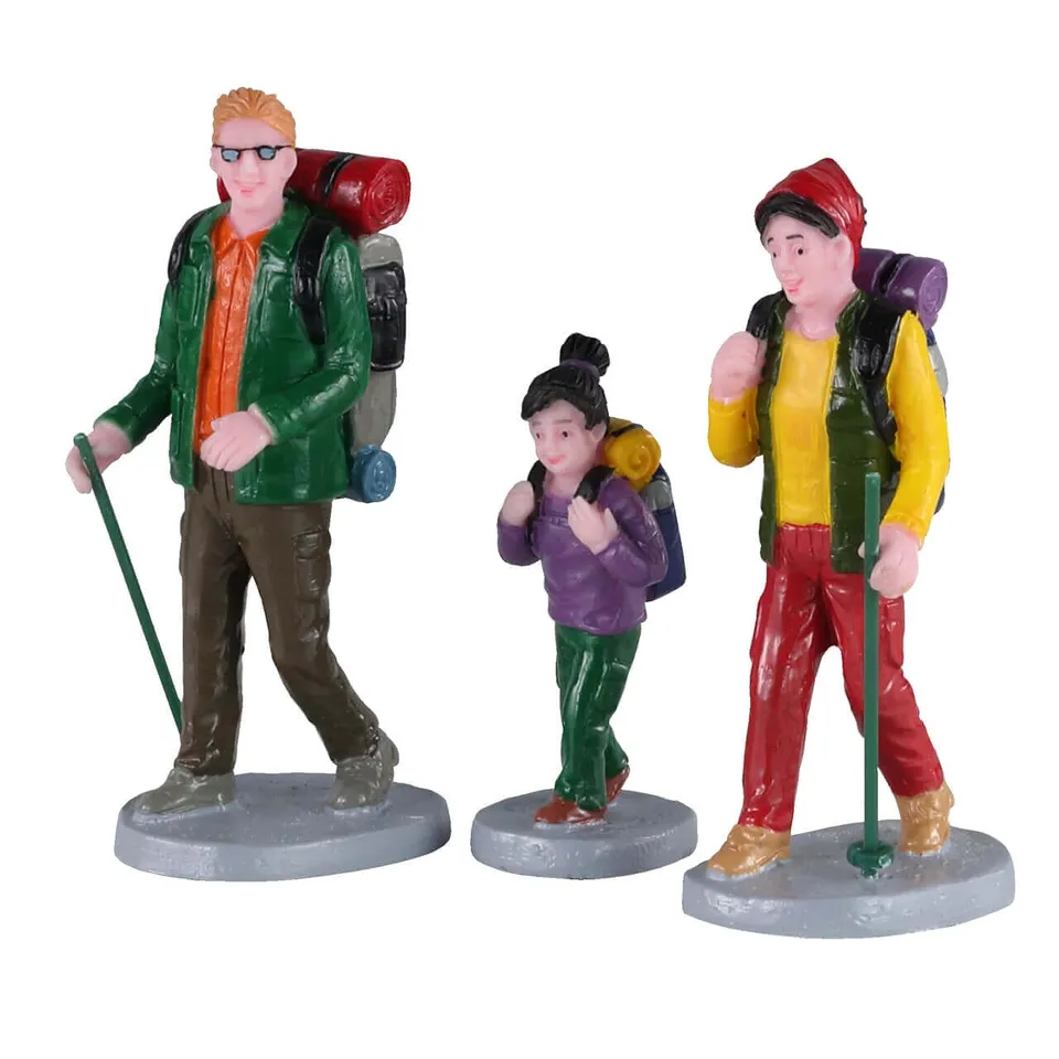 lemax-family-trek-figurine-miniature-de-collection image 1