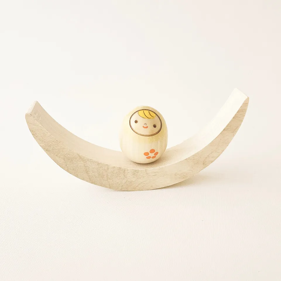 usaburo-kokeshi-yura-yura-culbuto-ber-ant-cadeau-naissance image 1