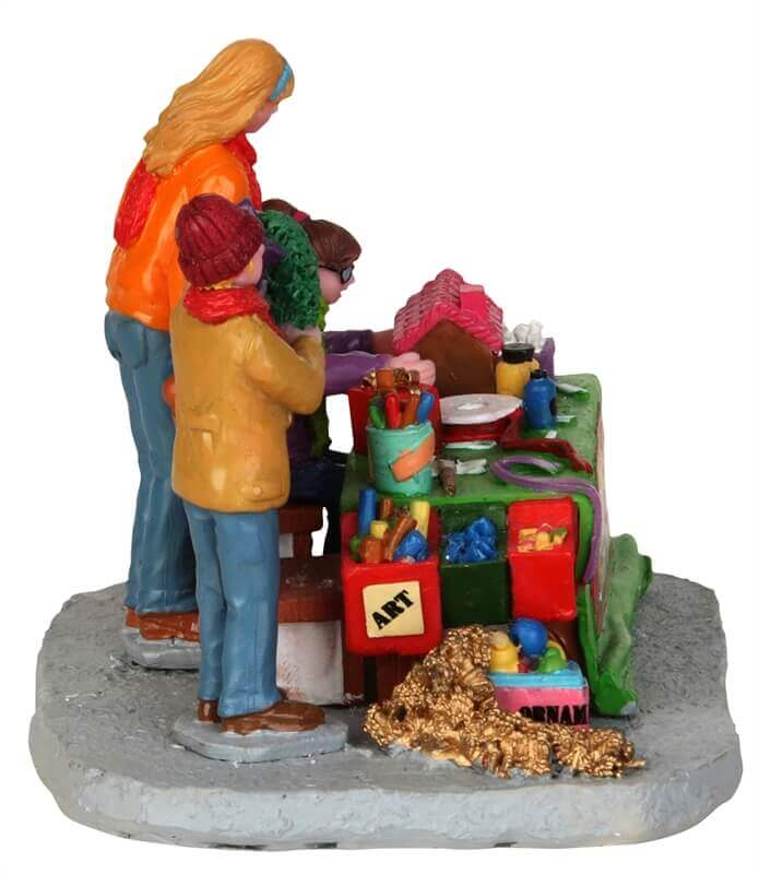 lemax-gift-wrapping-together-figurine-sc-ne-cadeaux-no-l image 2