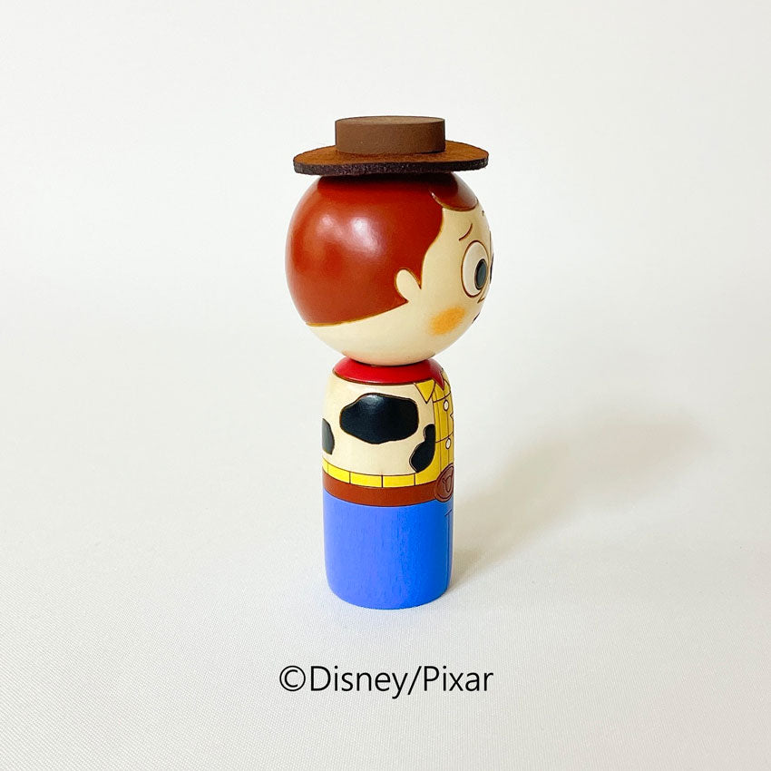 usaburo-kokeshi-toy-story-woody-figurine-artisanale-11-5-cm image 4