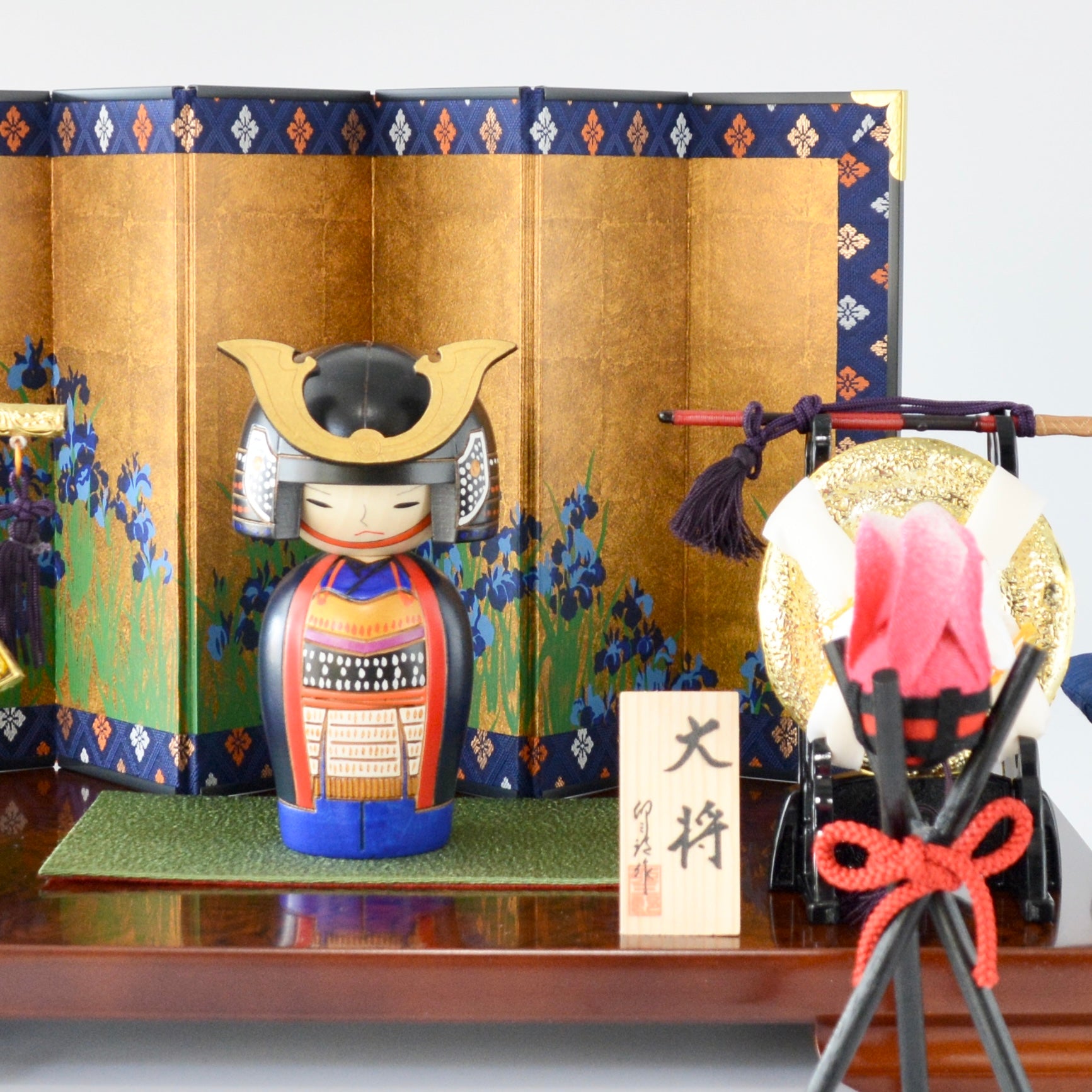 usaburo-kokeshi-taish-samoura-coffret-complet-armure-13-5-cm image 2