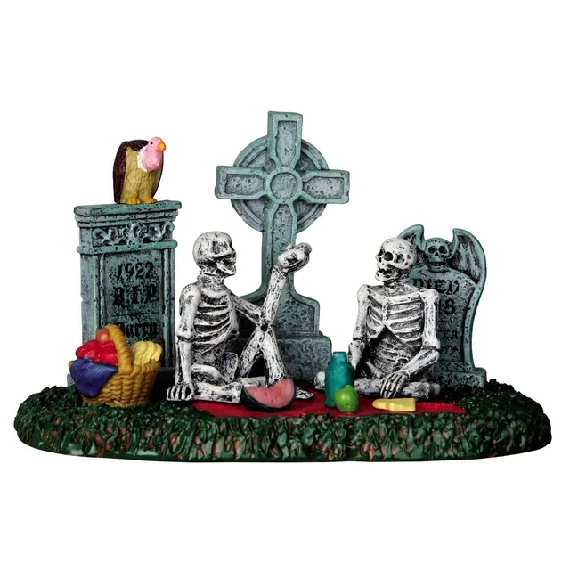 lemax-graveyard-picnic-sc-ne-miniature-spooky-town-de-collection image 1