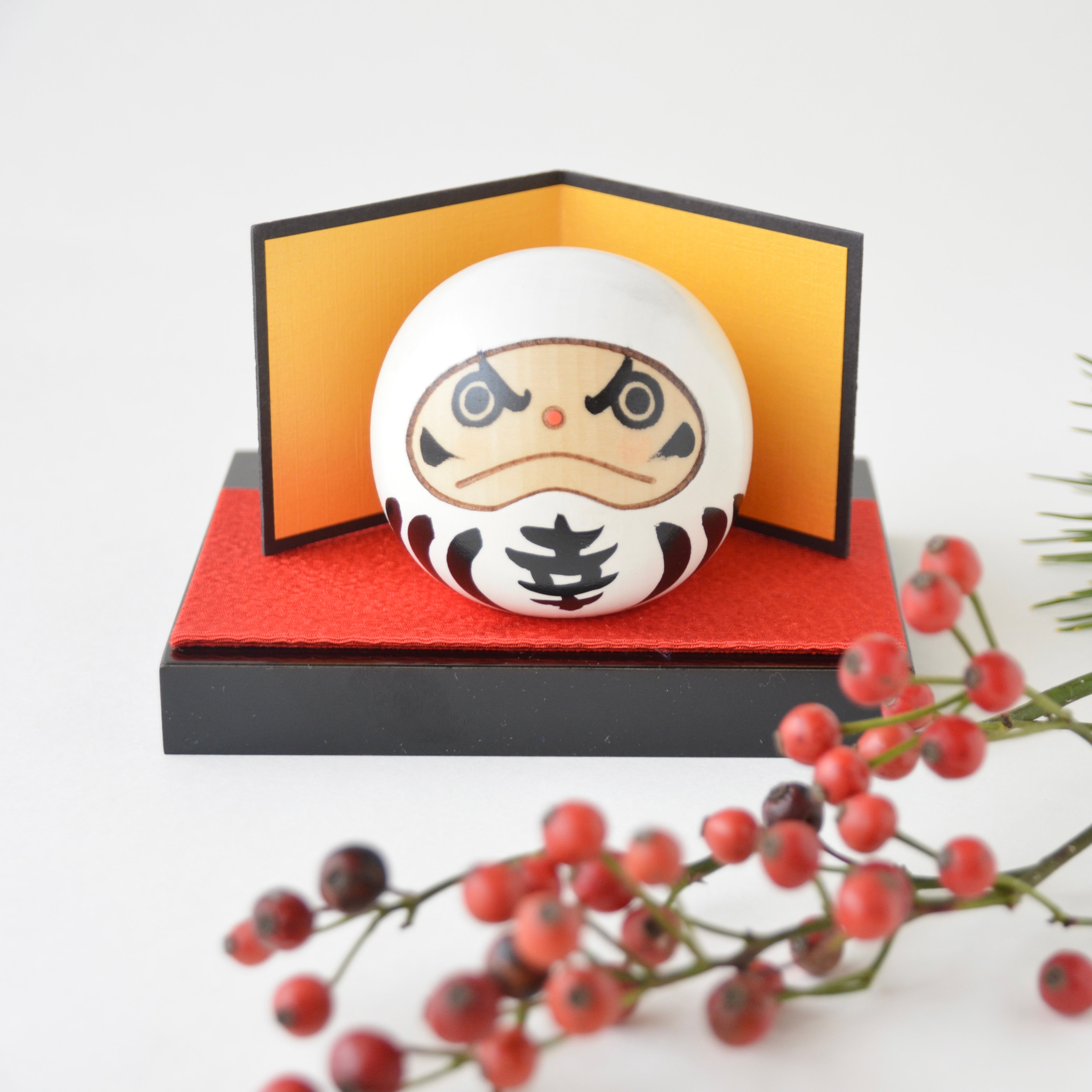 usaburo-kokeshi-kofuku-daruma-white-figurine-porte-bonheur image 6