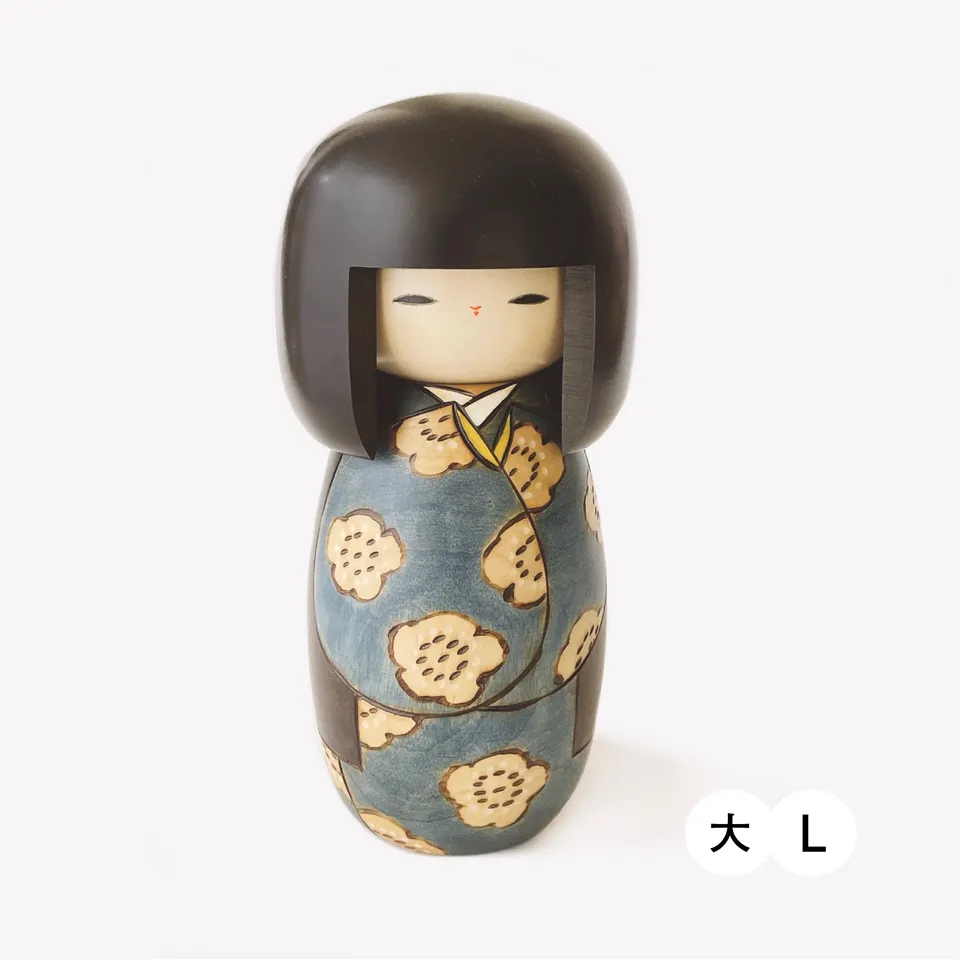 usaburo-kokeshi-kojitsu-good-day-bleu-l-figurine-115-x-115-x-240-mm image 1