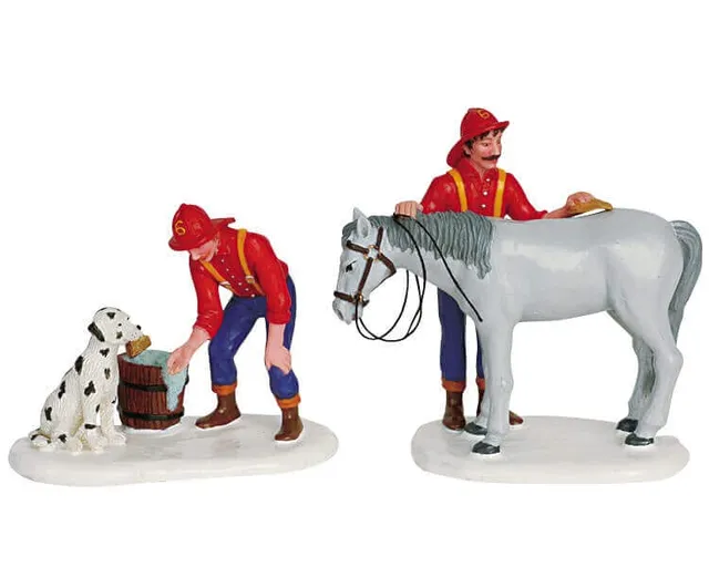 lemax-tending-the-fellas-figurine-miniature-village image 1