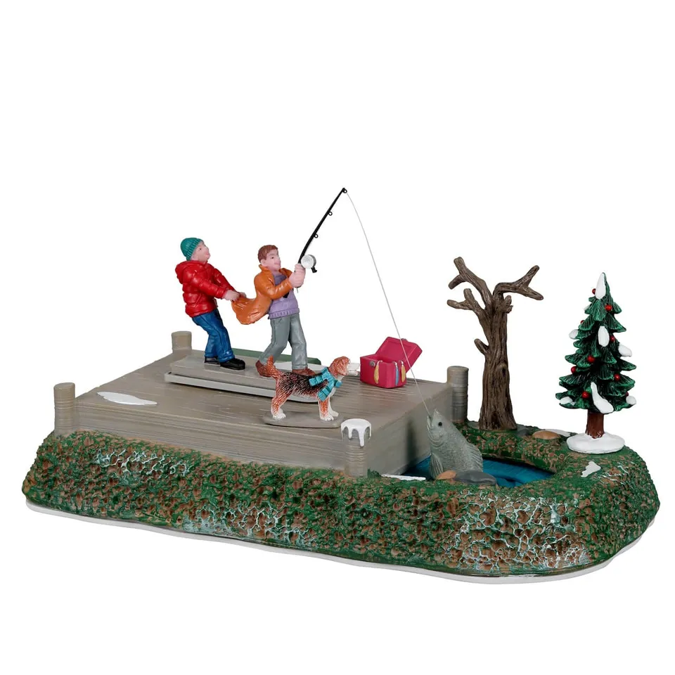 lemax-too-big-a-catch-figurine-p-cheurs-miniature-vail-village image 1