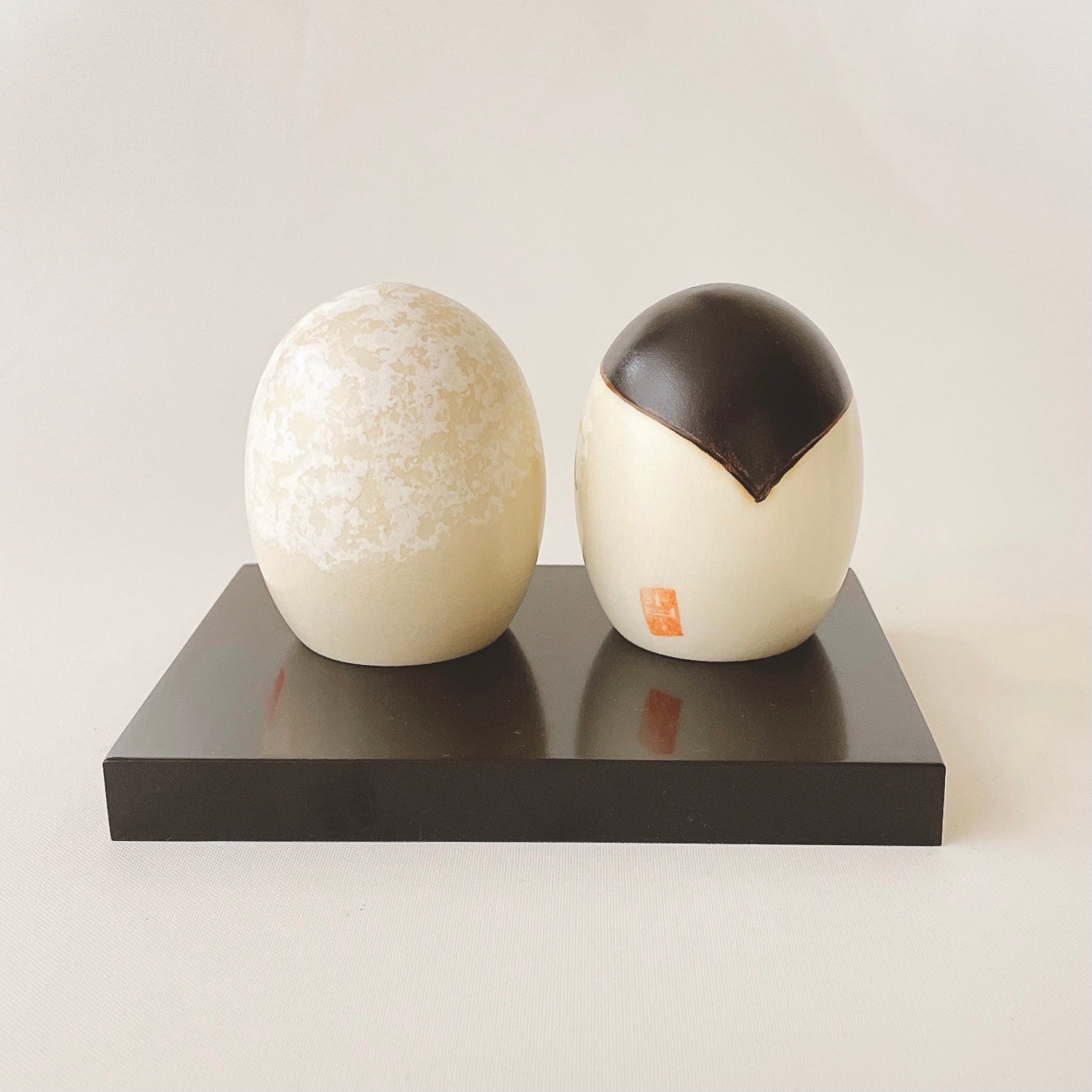usaburo-kokeshi-shiawase-wedding-duo-figurines-mariage-7-cm-socle image 3