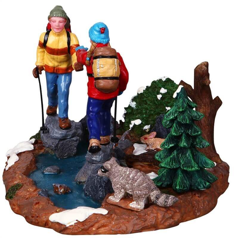 lemax-woodland-trekking-figurine-miniature-randonneurs-for-t image 3