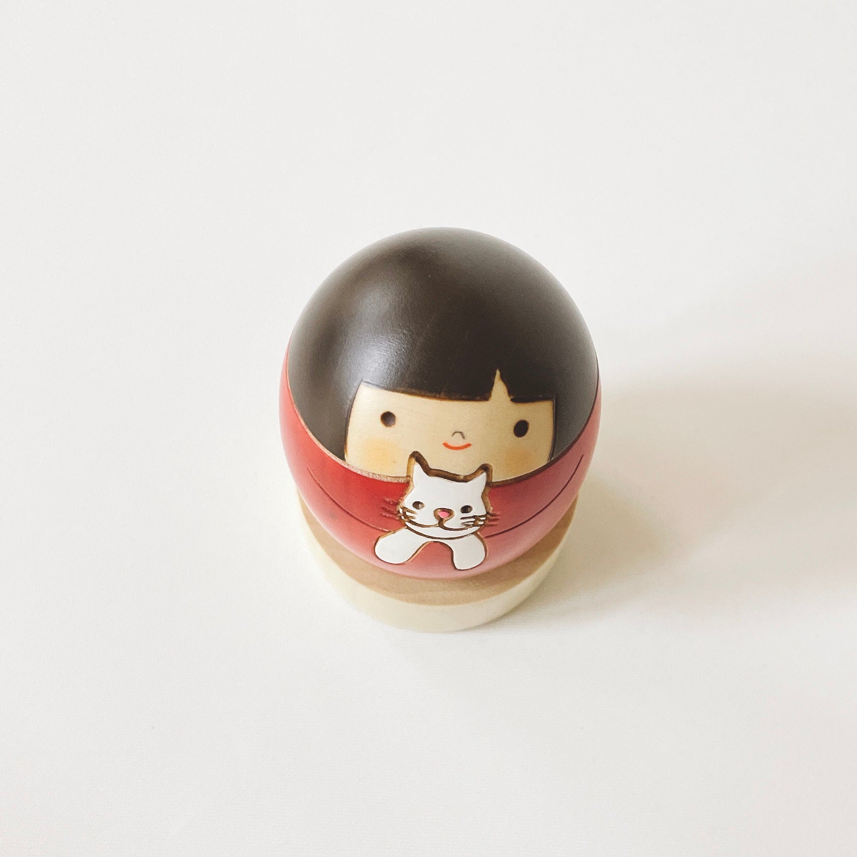 usaburo-kokeshi-neko-no-sally-chat-porte-tampon-en-bois-mizuki image 6