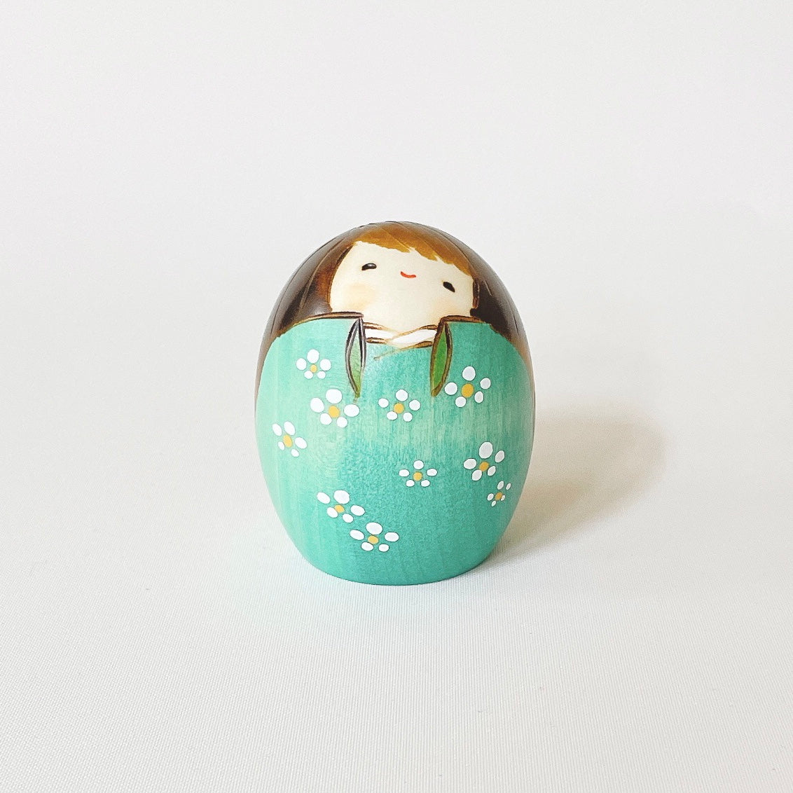 usaburo-kokeshi-shiawase-s-vert-figurine-bonheur-fleur-prunier image 1