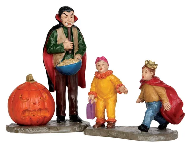 lemax-scaring-trick-or-treaters-figurines-halloween-set-de-2-spooky-town image 1