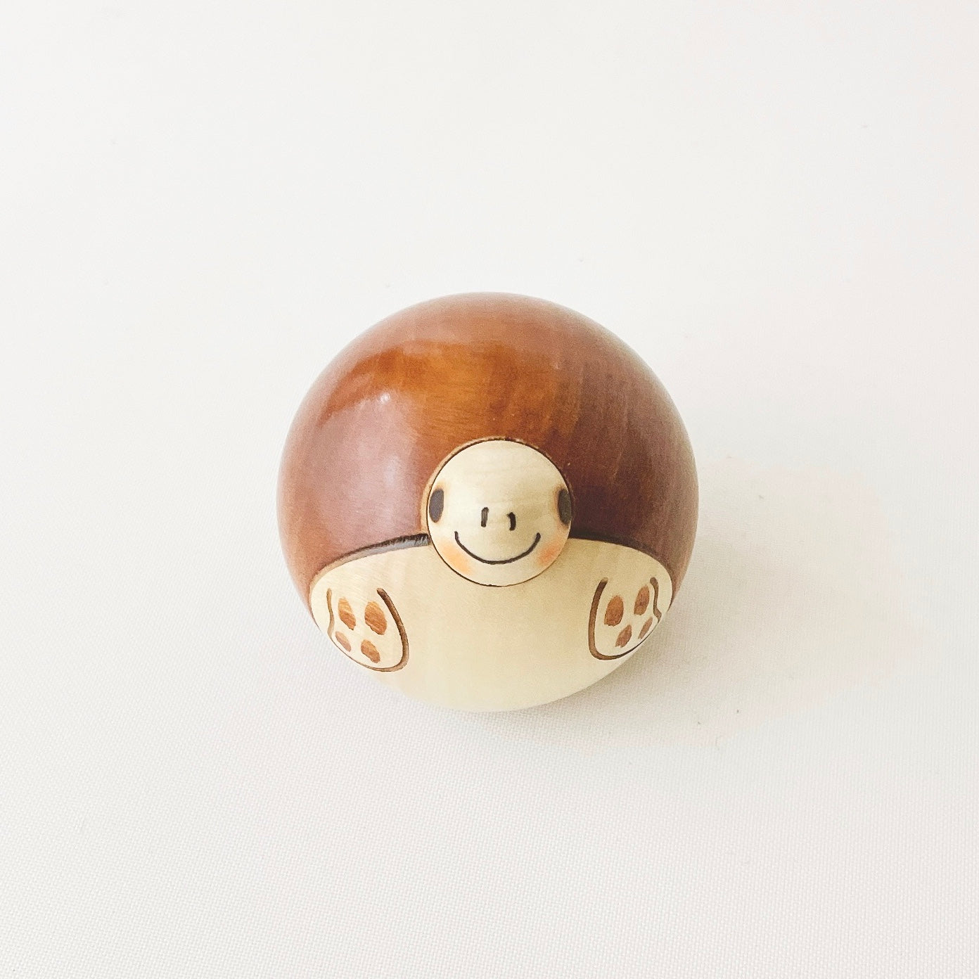 usaburo-kokeshi-yurakoro-tortue-figurine-bois-bascule-58-mm image 6