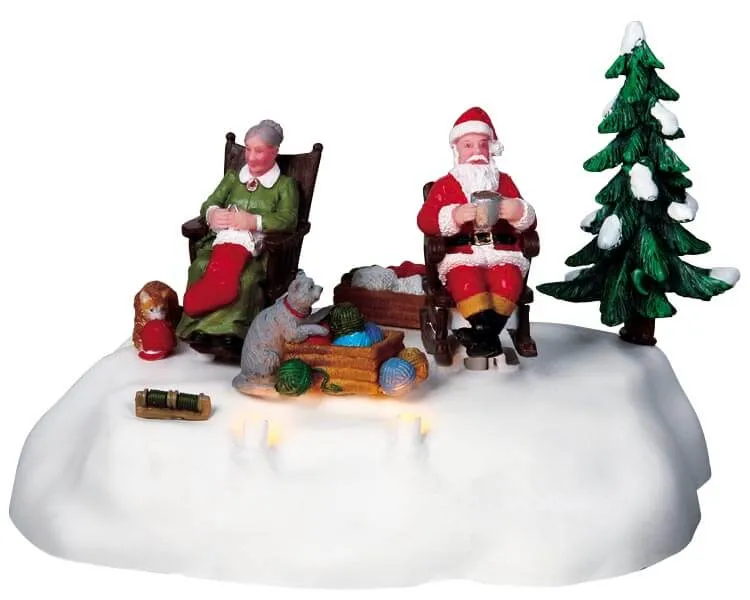 lemax-knitting-christmas-stockings-figurine-miniature-de-no-l image 1