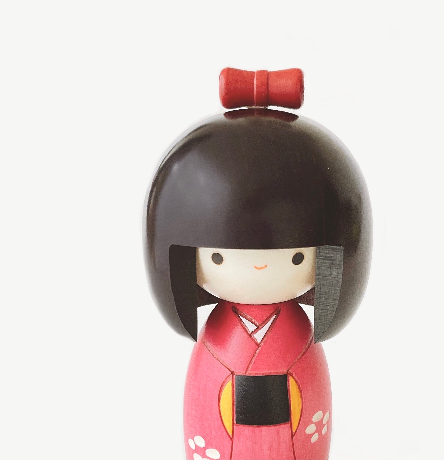 usaburo-kokeshi-haru-no-kaze-spring-breeze-poup-e-kokeshi-artisanale-14-5-cm image 2