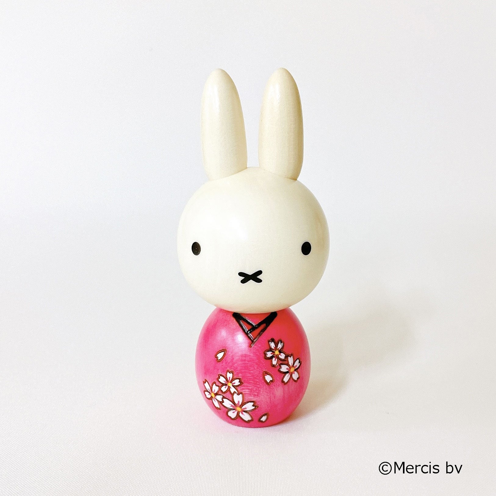 usaburo-kokeshi-miffy-sakura-figurine-artisanale-13-cm image 1