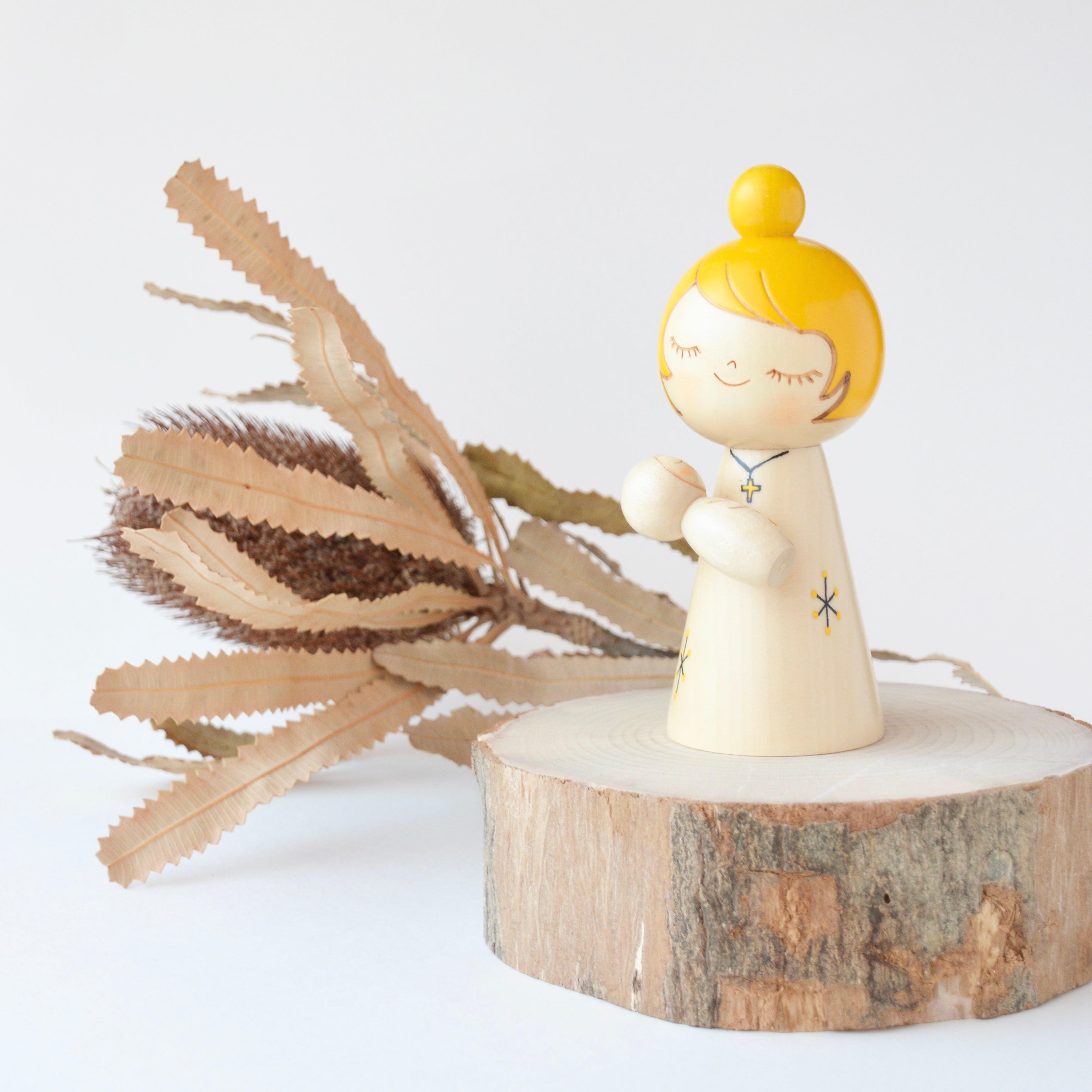 usaburo-kokeshi-nukumori-warmth-poupee-mere-et-bebe-14-cm image 1
