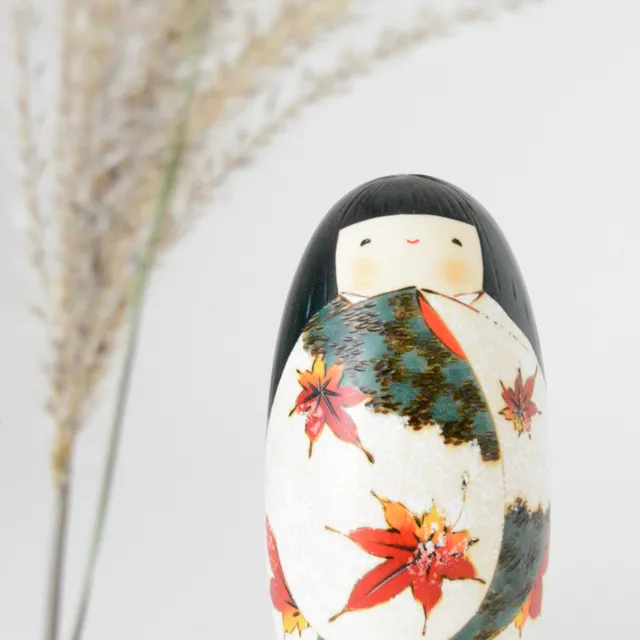 usaburo-kokeshi-sh-zan-montagne-d-automne-75x75x155mm image 1