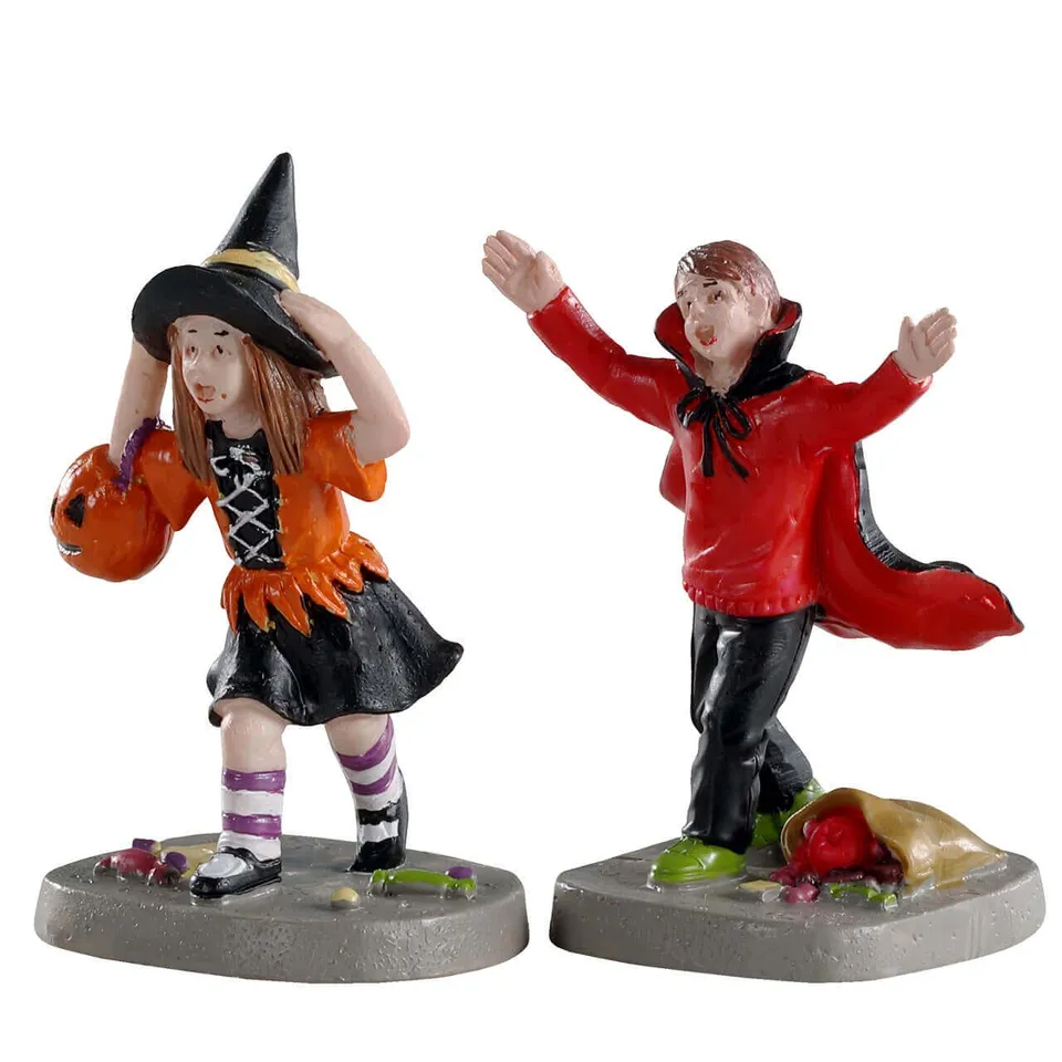 lemax-terrified-trick-or-treaters-figurine-miniature-halloween-spooky-town image 1