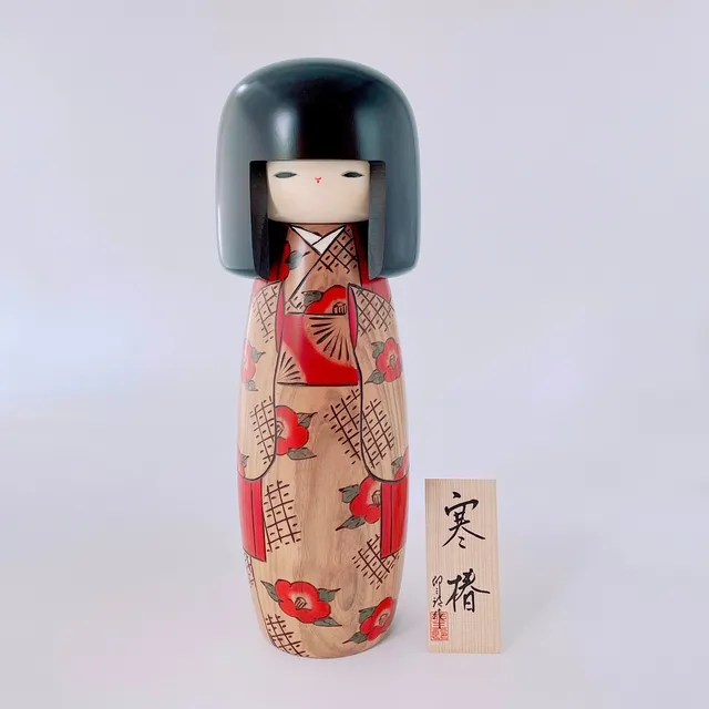 usaburo-kokeshi-hana-monogatari-kantsubaki-cam-lia-d-hiver-l-105x105x310mm image 1