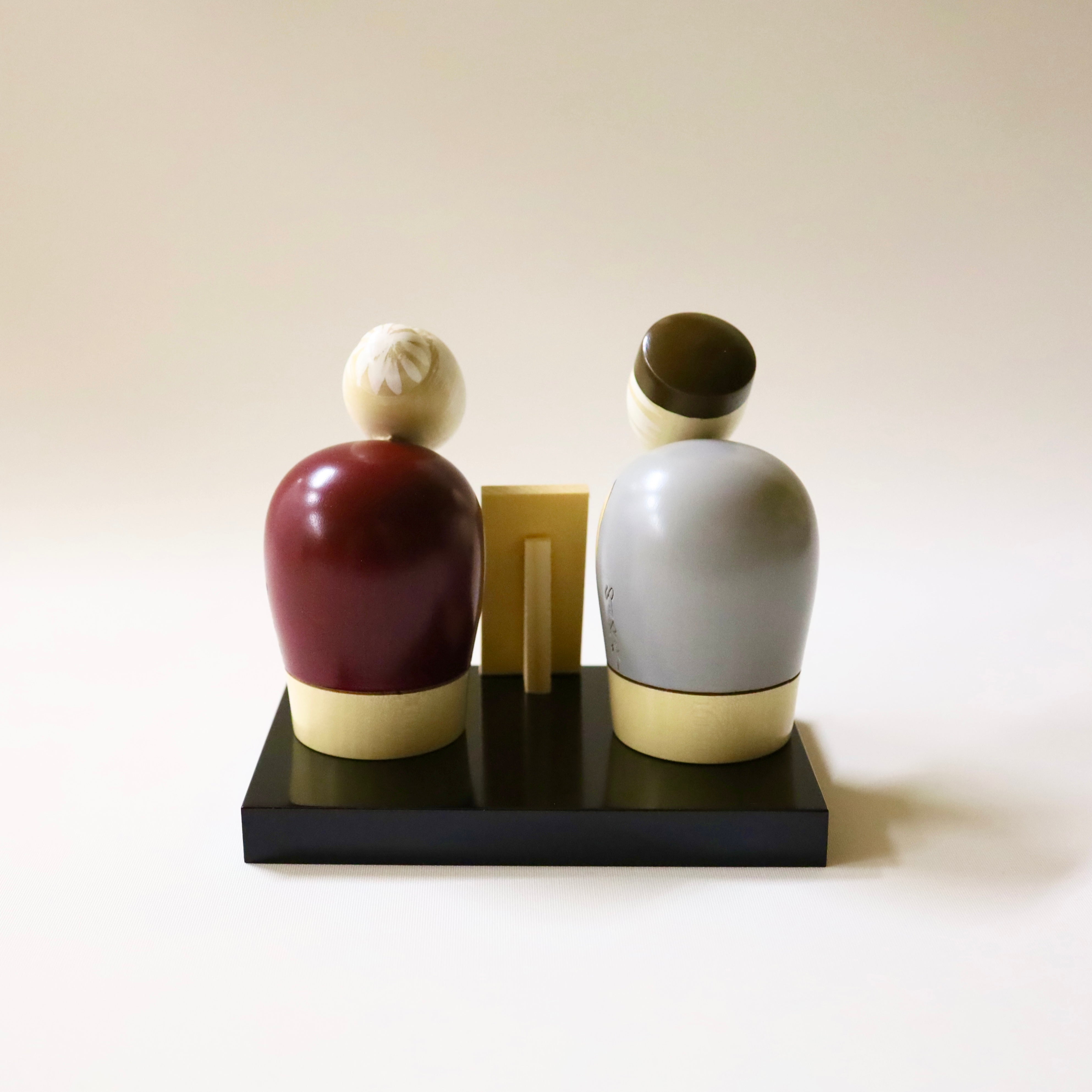 usaburo-kokeshi-enman-choju-long-vit-duo-50-x-78-x-110-mm-avec-socle image 4