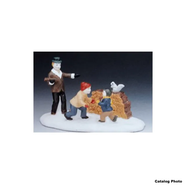 lemax-winter-preparation-figurine-miniature-village-de-no-l image 1