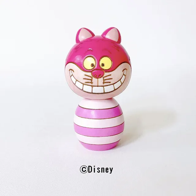 usaburo-kokeshi-chat-du-cheshire-disney-58x58x95mm image 1
