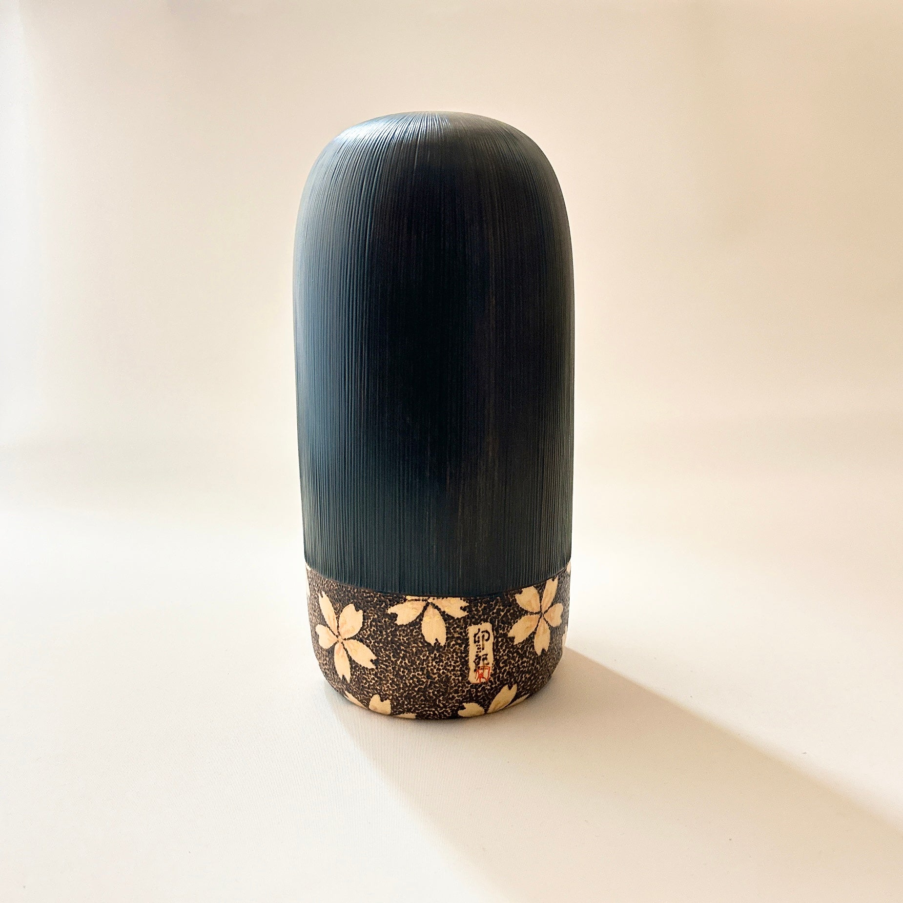 usaburo-kokeshi-hana-no-sato-champ-de-fleurs-yuji-okamoto-110-x-110-x-240-mm image 3