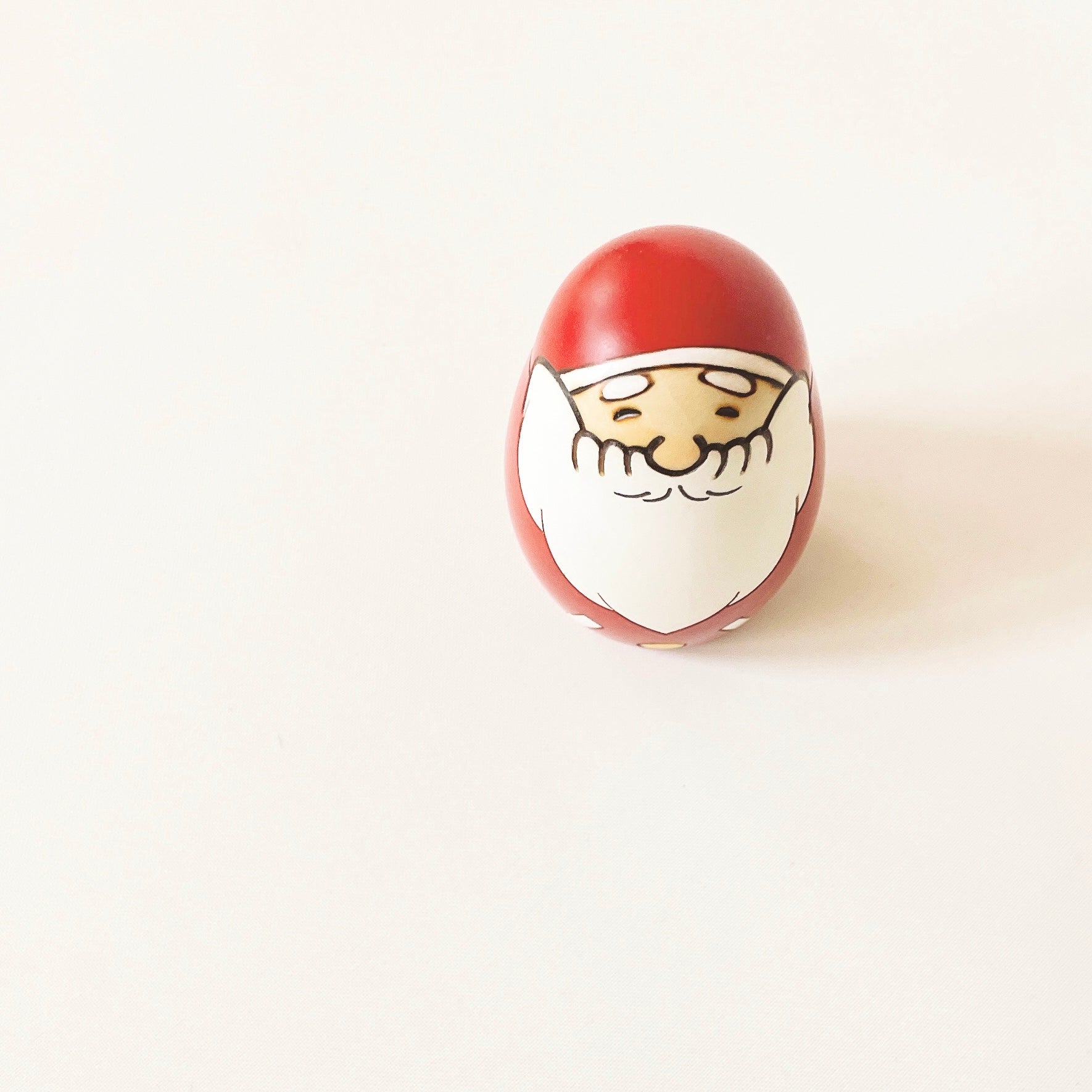 usaburo-kokeshi-santa-new-designed-figurine-kokeshi-yura-koro-9-cm-rouge image 5
