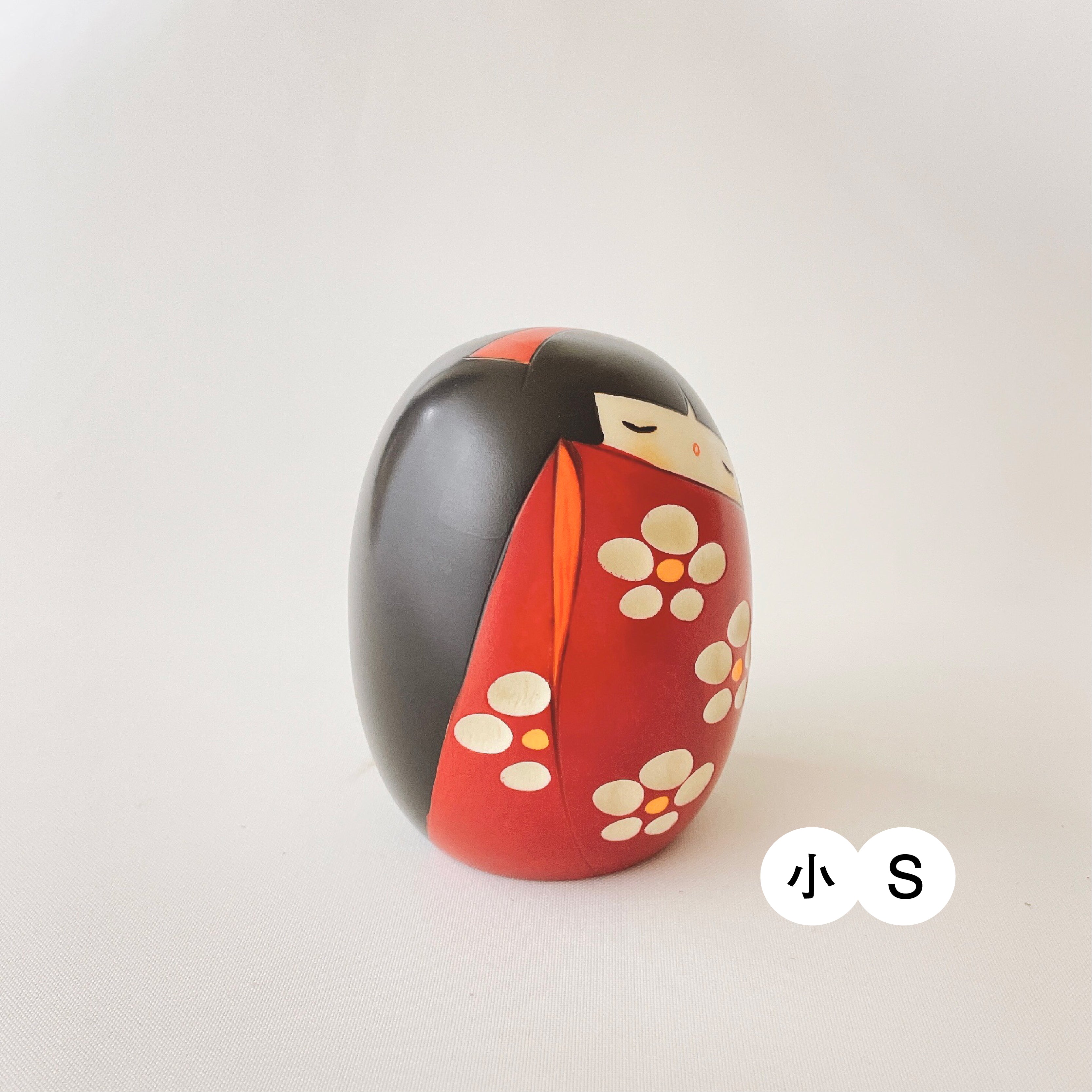usaburo-kokeshi-shiroi-hana-taille-l-figurine-fleur-blanche-en-bois image 4